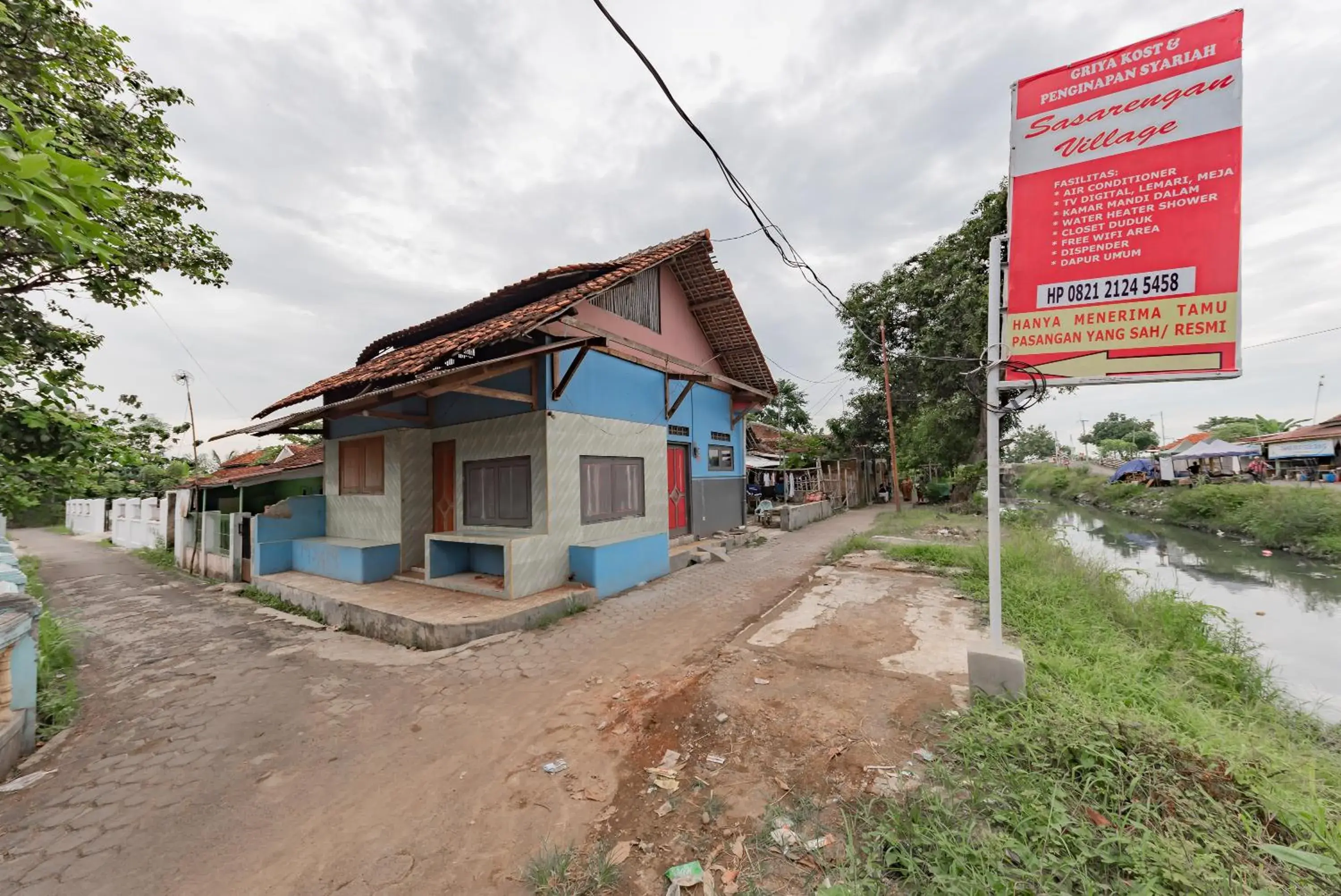Property building in RedDoorz Syariah near Alun Alun Ciledug Cirebon Property building in RedDoorz Syariah near Alun Alun Ciledug Cirebon