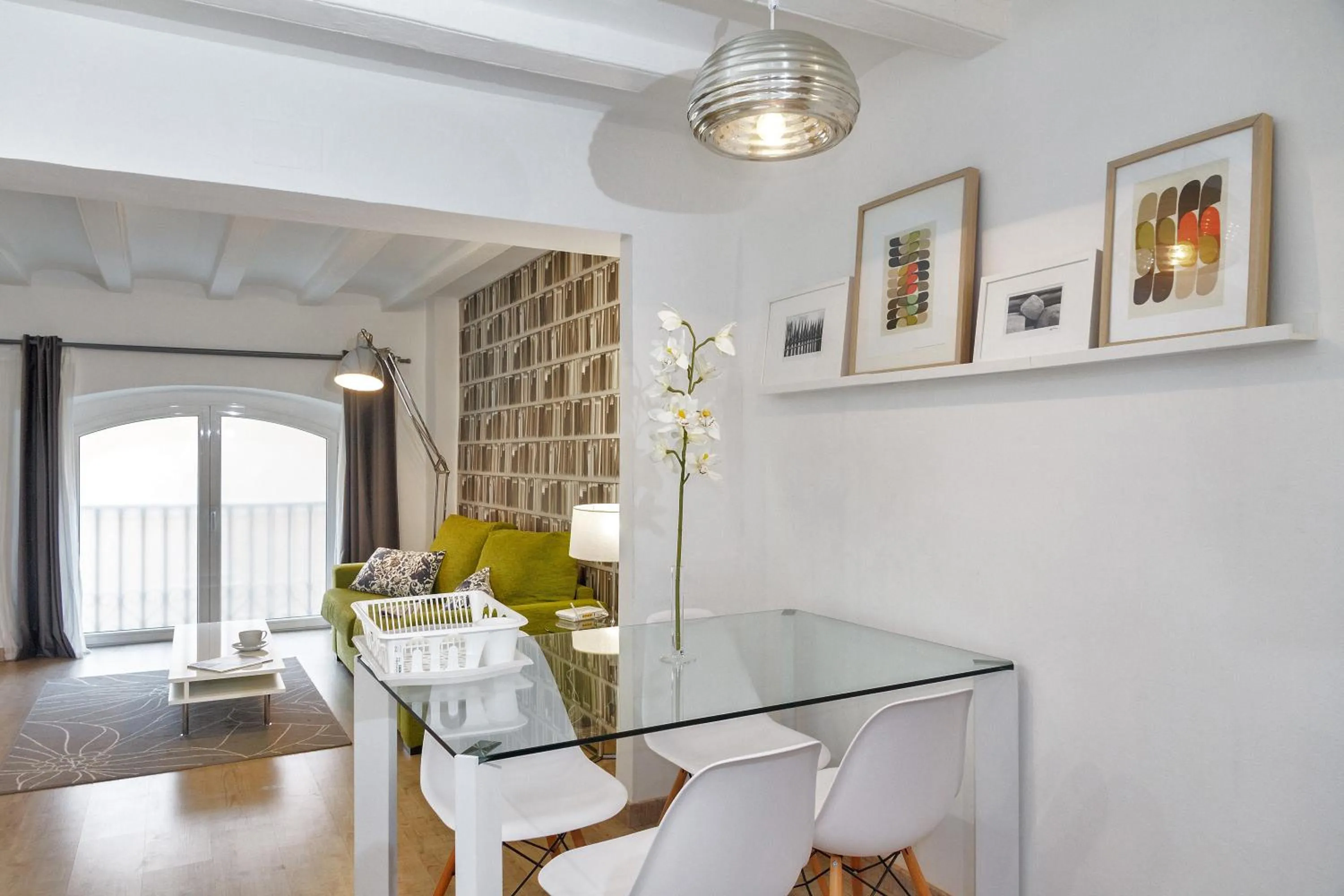 Dining area in Feelathome Center Apartments