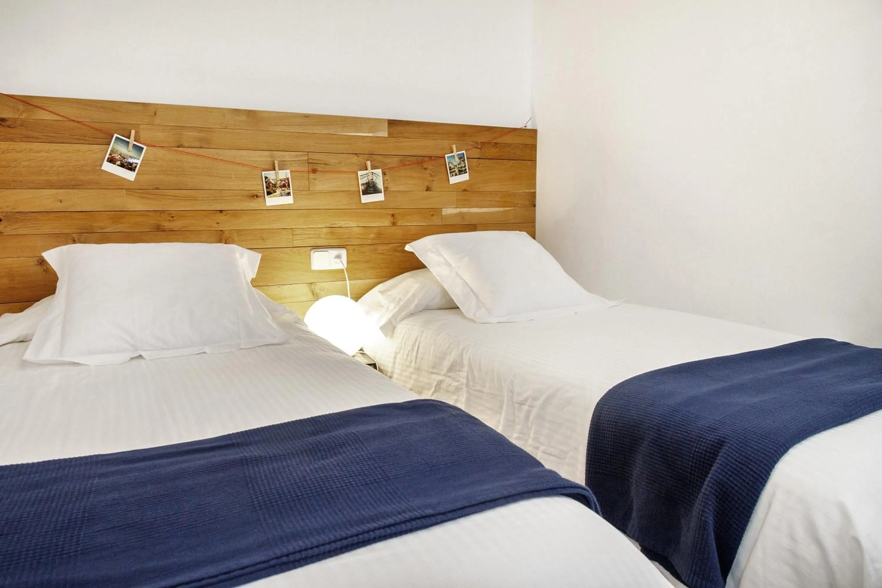 Photo of the whole room, Bed in Feelathome Center Apartments