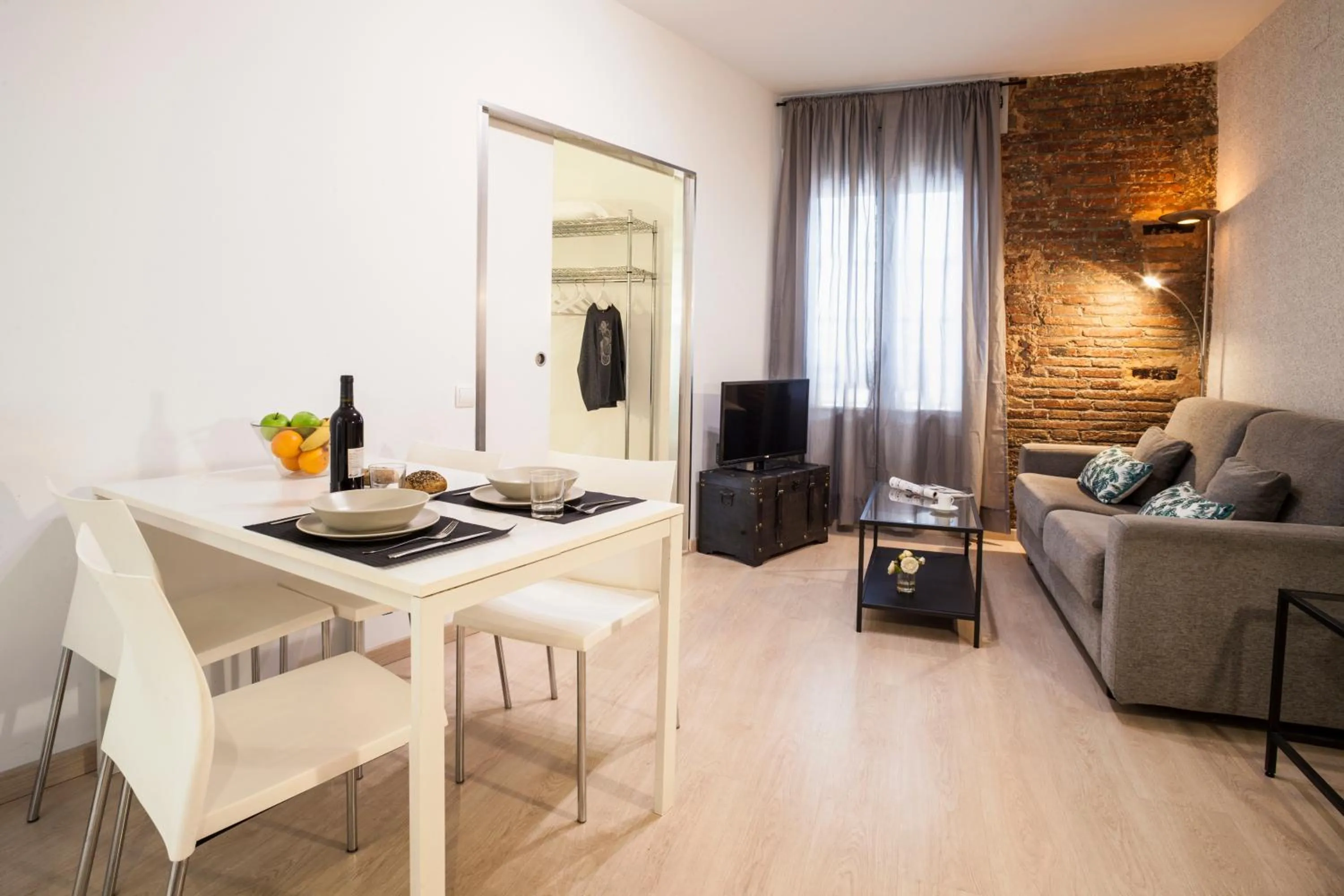 TV and multimedia in Feelathome Center Apartments