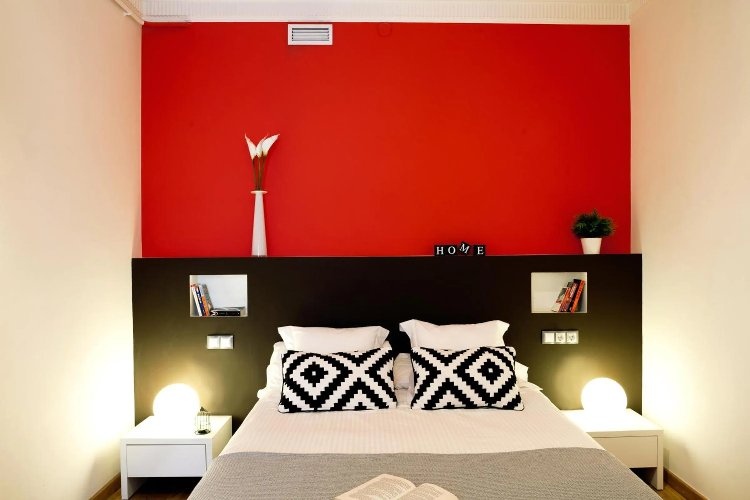 Bed in Feelathome Center Apartments