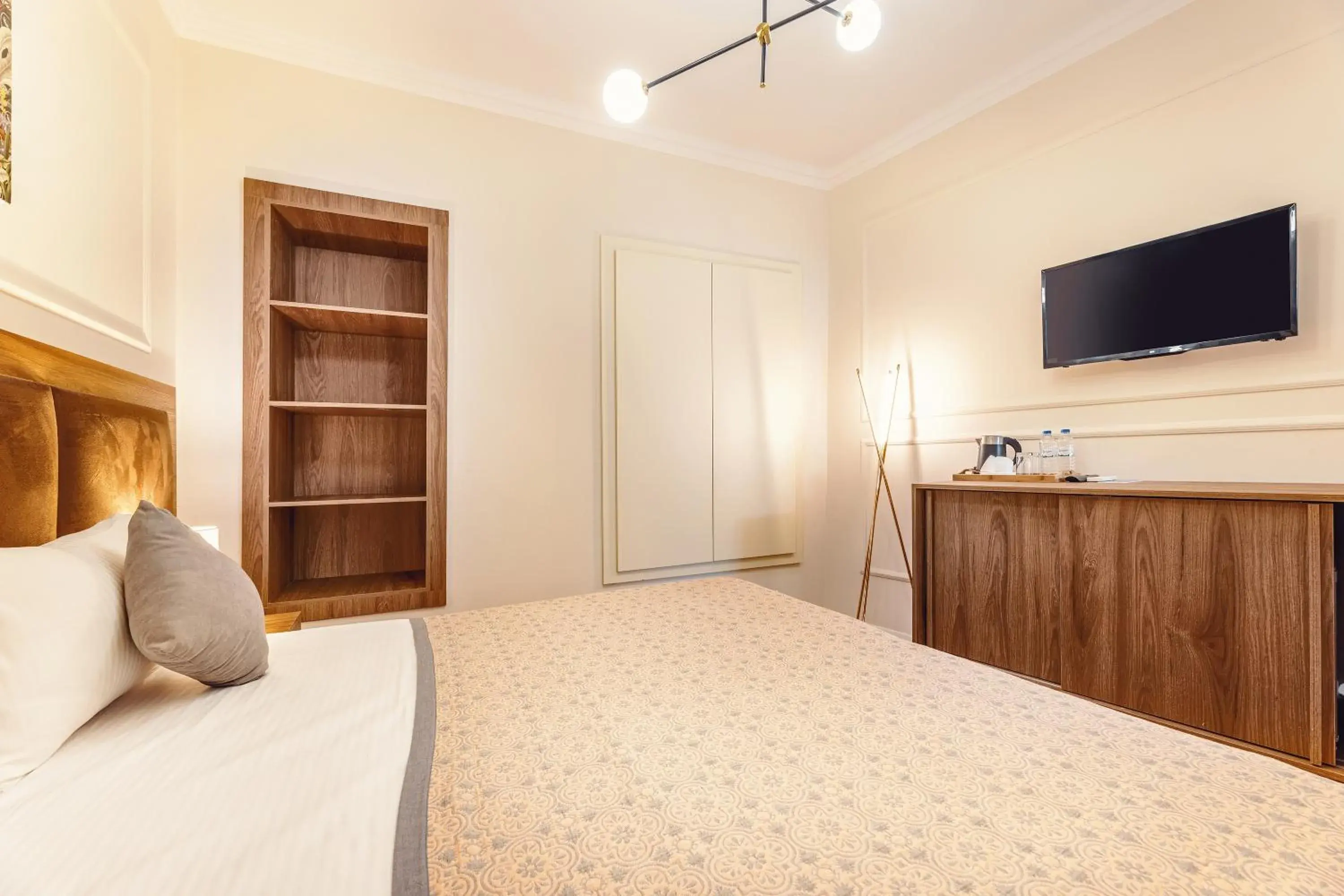 TV and multimedia, Bed in Boutique Hotel Manufactura TV and multimedia, Bed in Boutique Hotel Manufactura