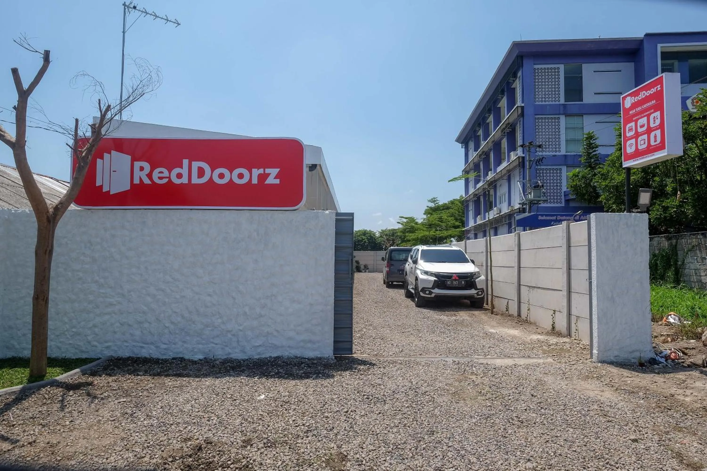 Property building in RedDoorz near Tugu Kartasura
