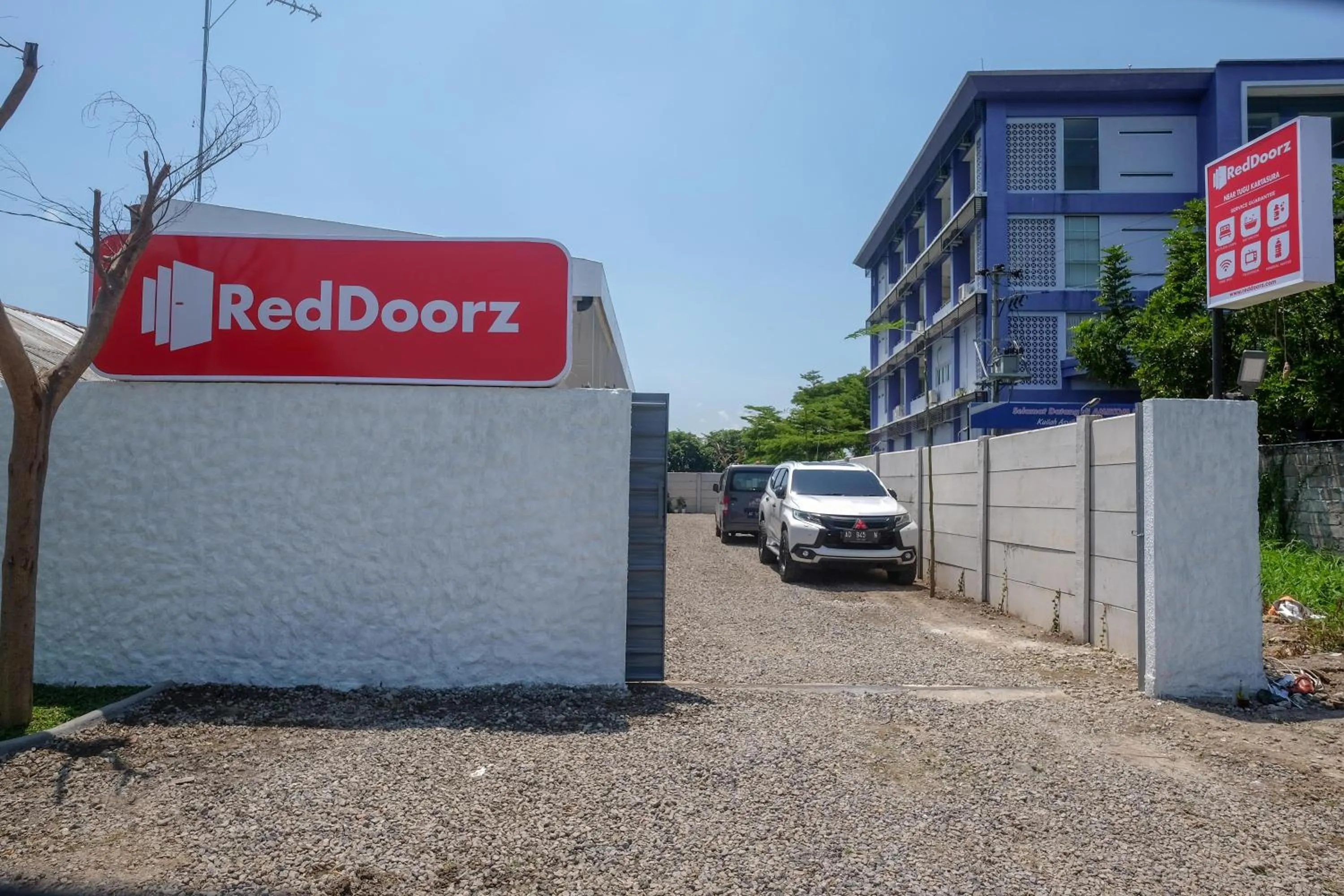 Property building in RedDoorz near Tugu Kartasura