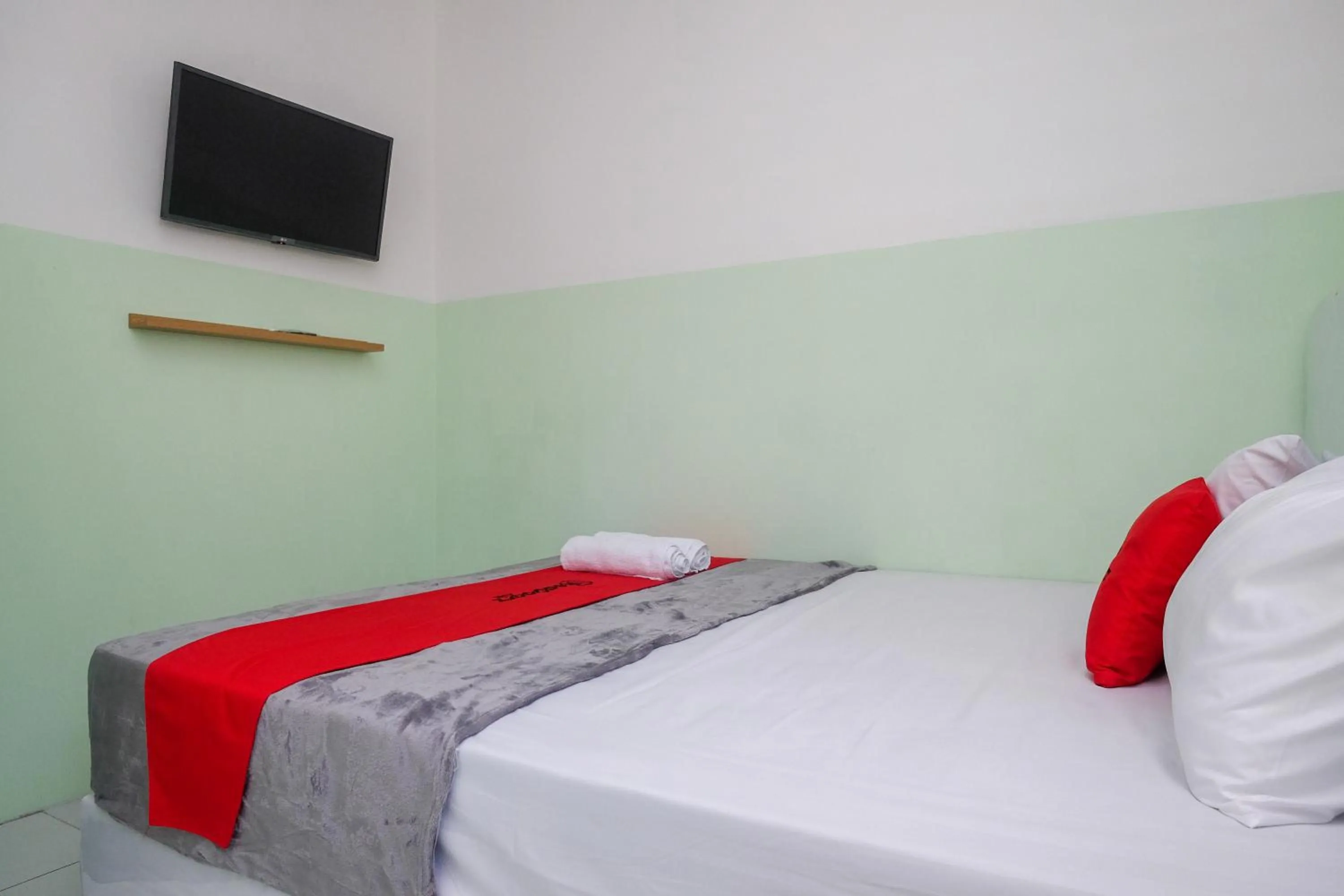 Bedroom, Bed in RedDoorz near Tugu Kartasura