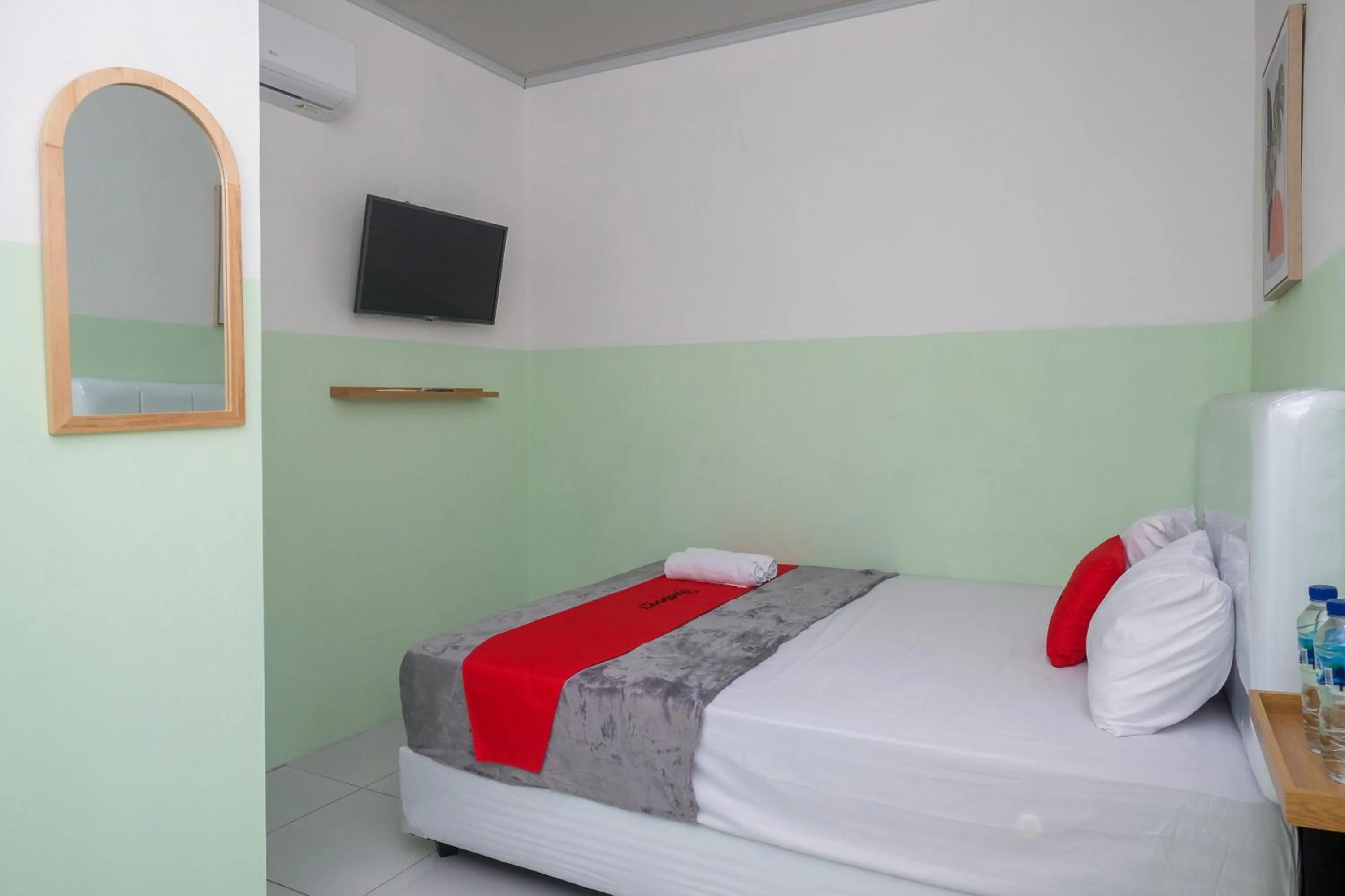 Bedroom, Bed in RedDoorz near Tugu Kartasura