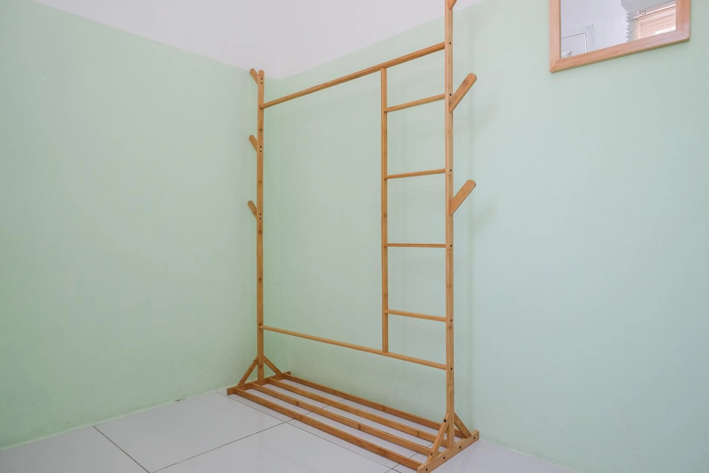 wardrobe in RedDoorz near Tugu Kartasura