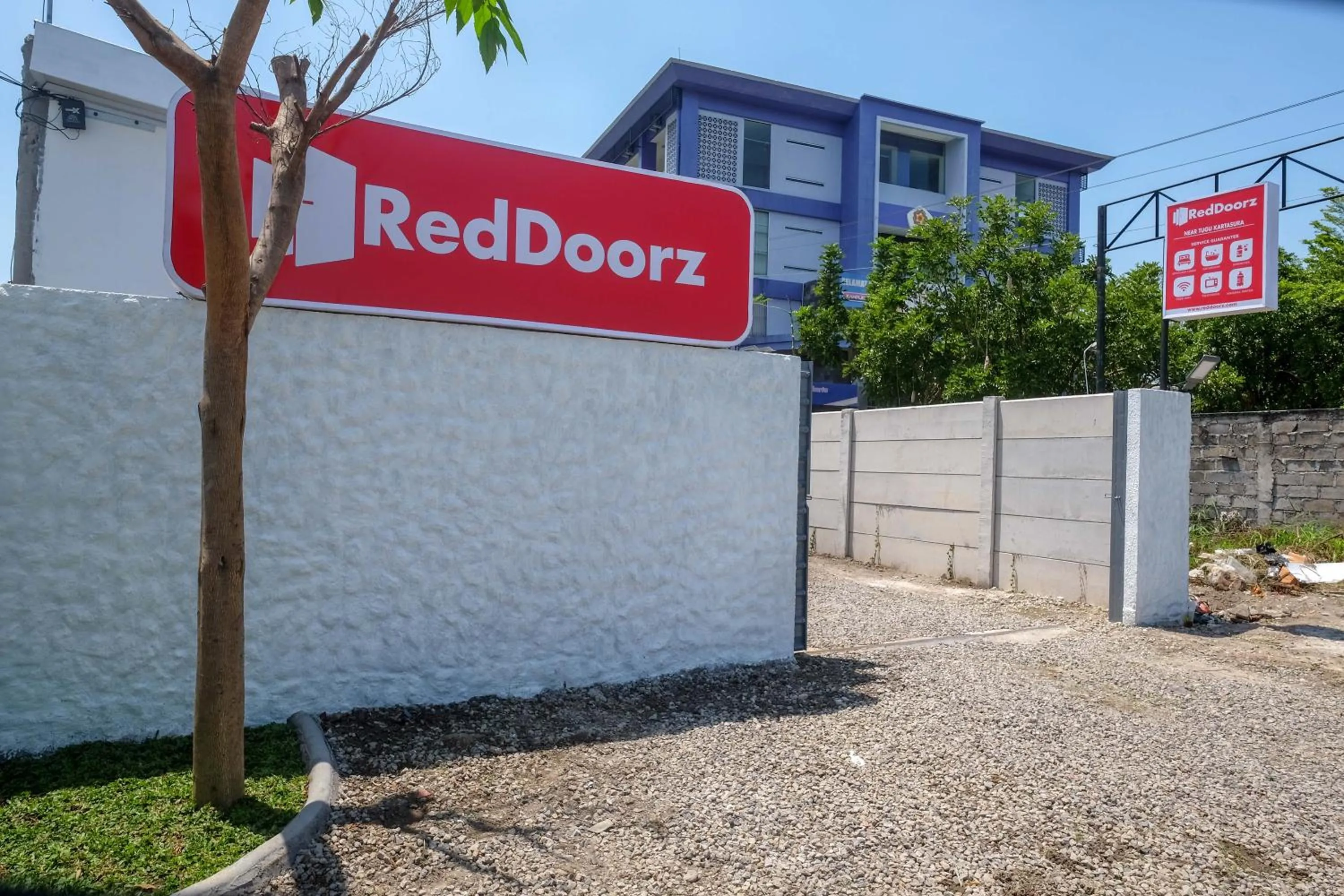 Property building in RedDoorz near Tugu Kartasura