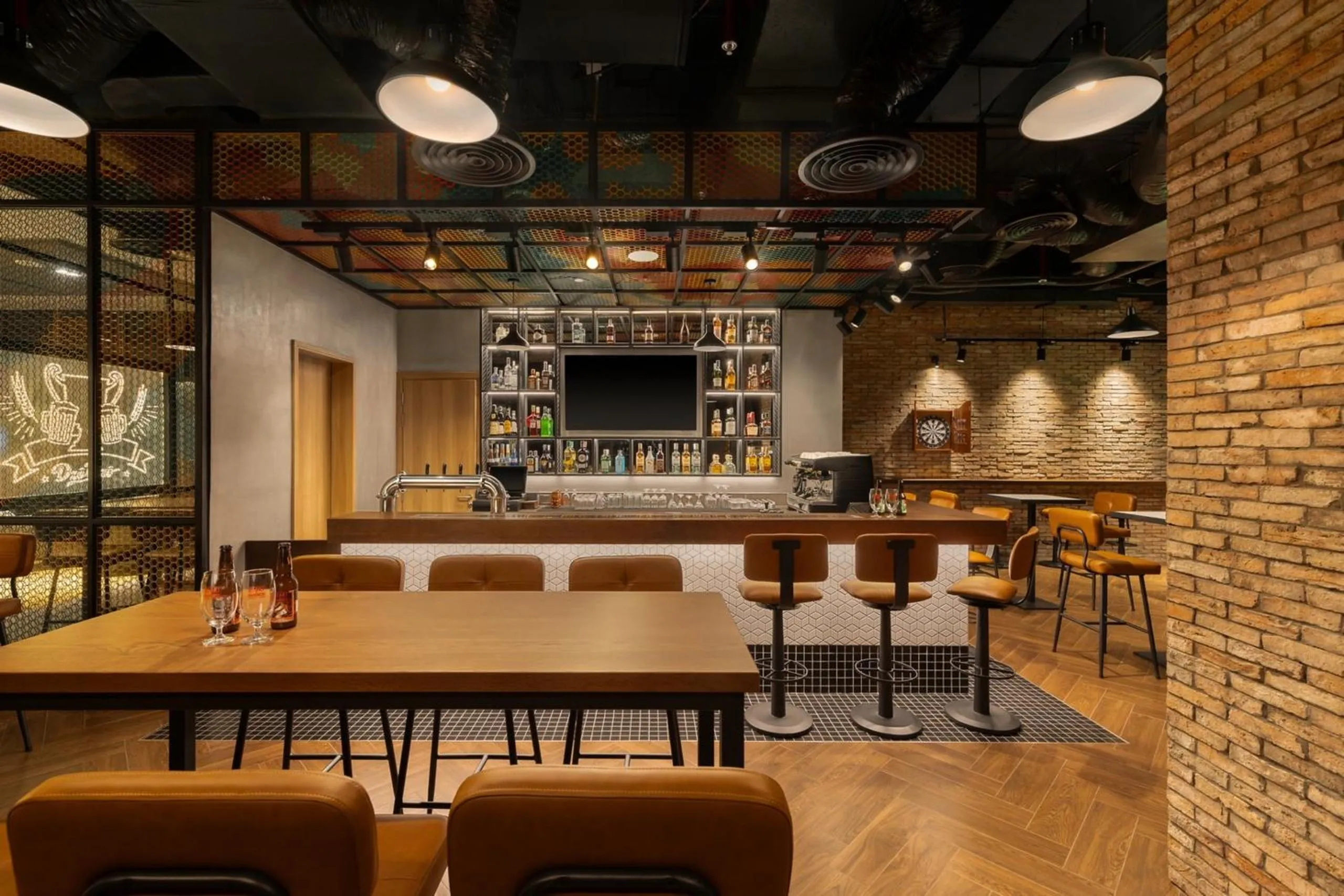Lounge or bar in HIIVE by fusion Binh Duong - VSIP 1