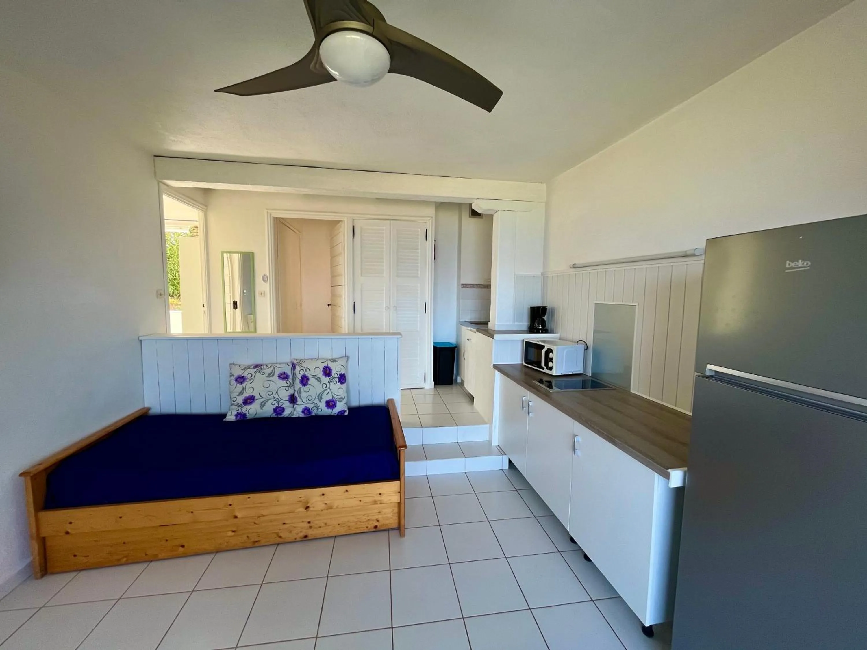 Living room, Bed in Résidence Punta paliagi