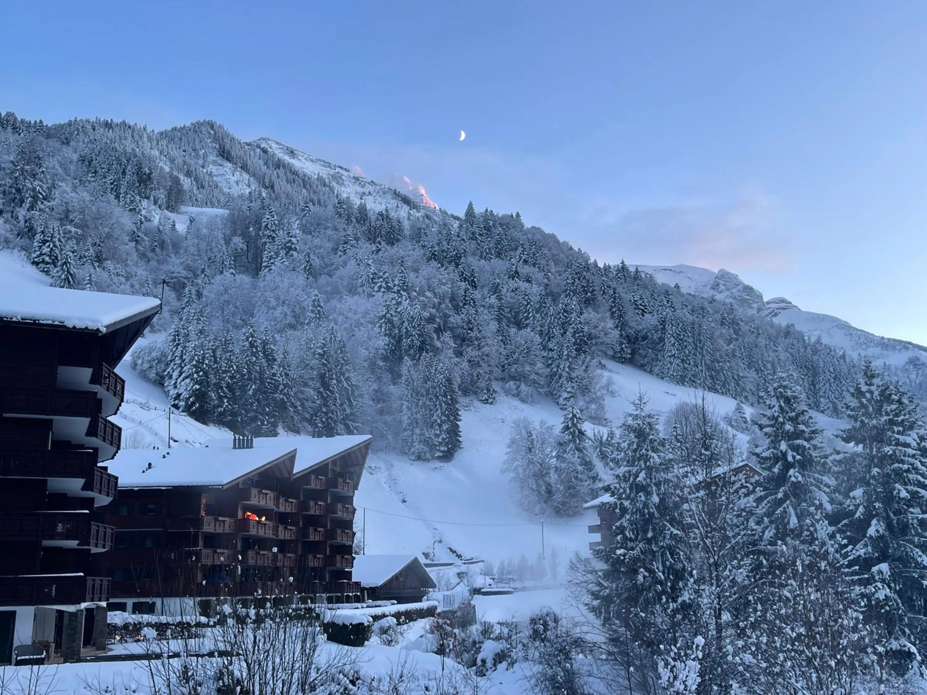 Property building in Mountain River Appart
