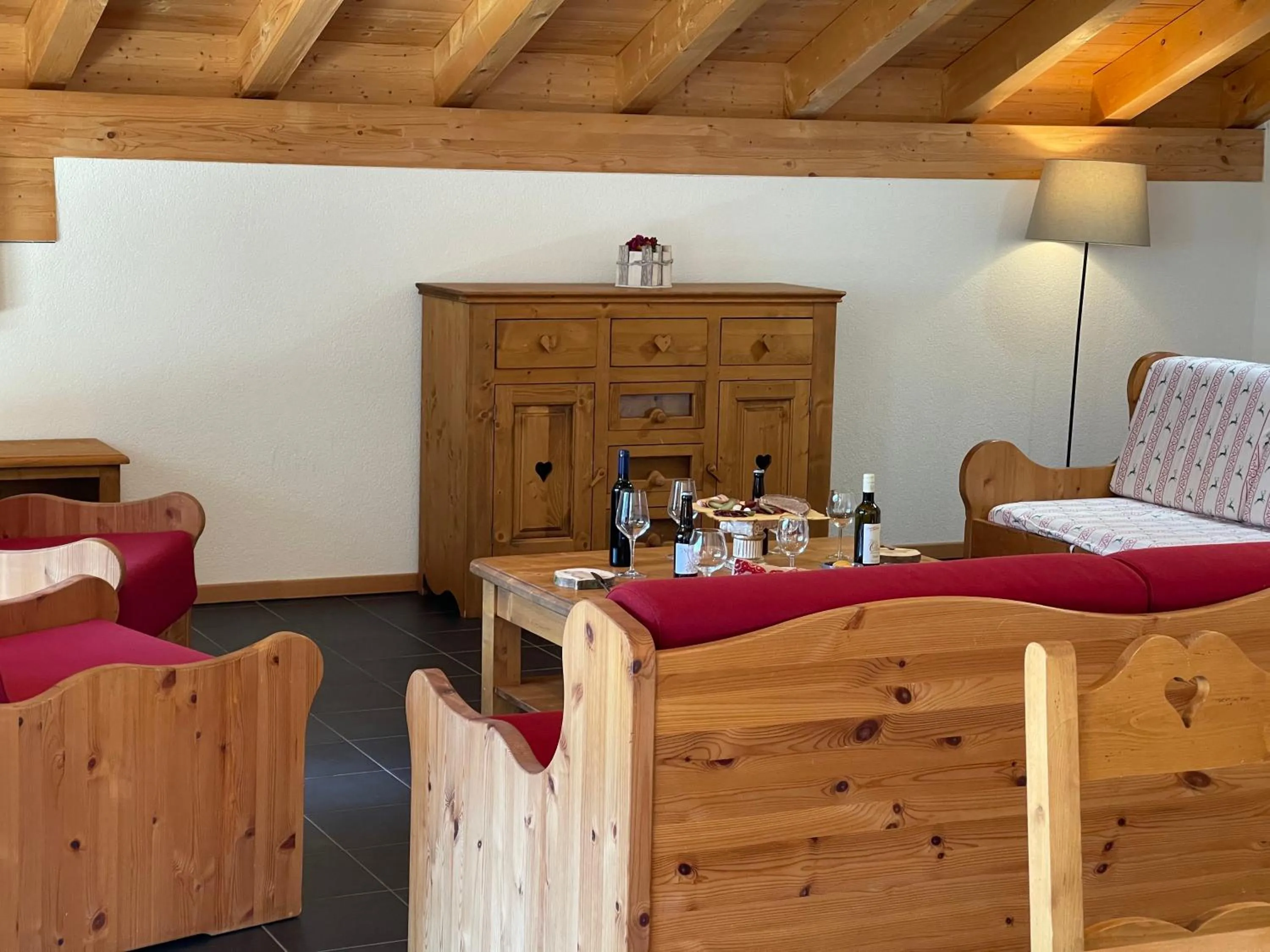 Living room, Bed in Mountain River Appart
