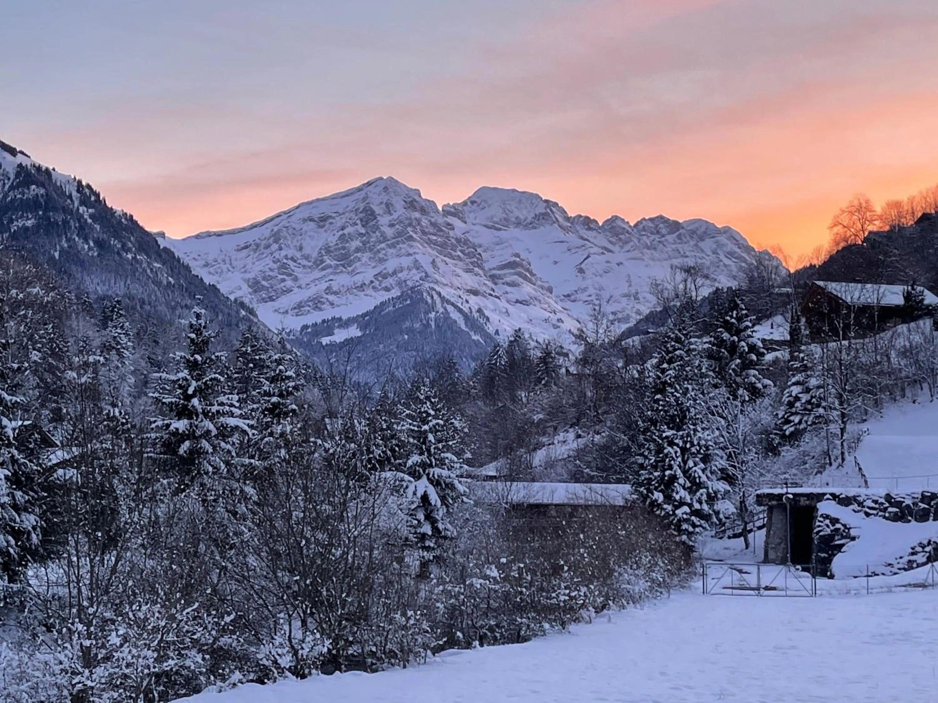 Winter in Mountain River Appart