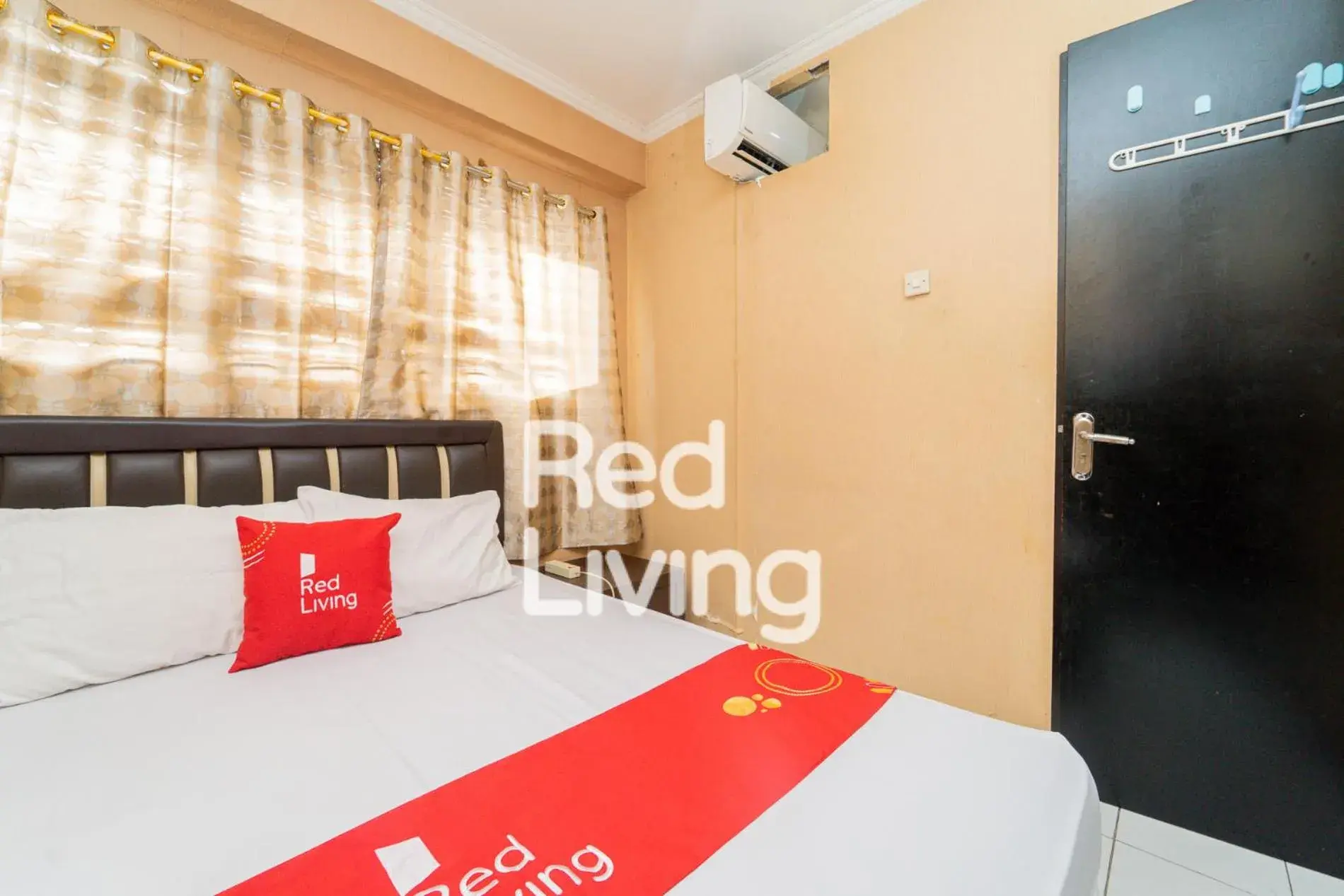 Bedroom, Bed in Apartemen Sentra Timur Residence - D Royal Property Tower Kuning Bedroom, Bed in Apartemen Sentra Timur Residence - D Royal Property Tower Kuning