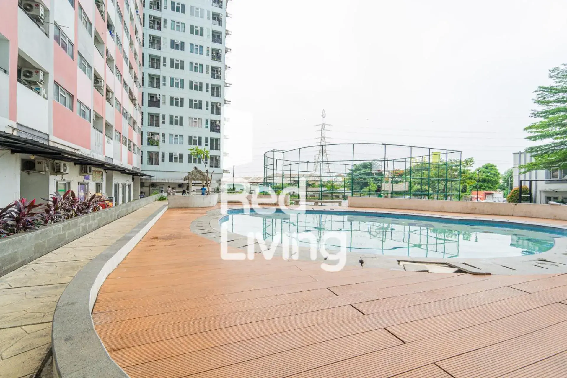 Swimming pool in Apartemen Sentra Timur Residence - D Royal Property Tower Kuning Swimming pool in Apartemen Sentra Timur Residence - D Royal Property Tower Kuning