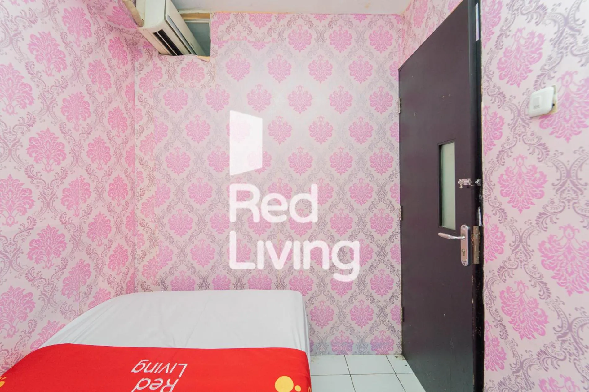 Bedroom, Bed in Apartemen Sentra Timur Residence - D Royal Property Tower Kuning