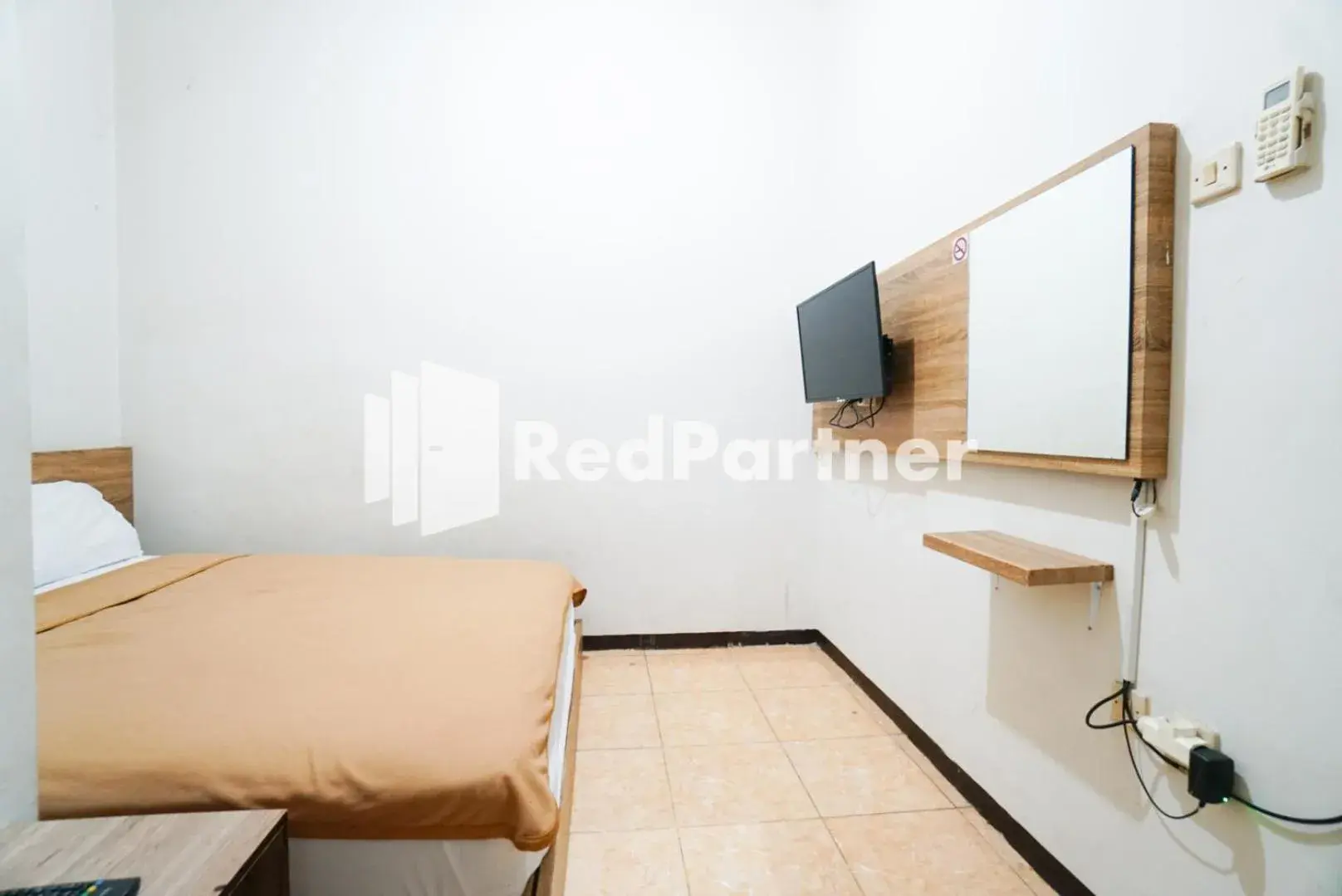 Bedroom, Bed in Bright Residence near ITC Mangga Dua Mitra RedDoorz Bedroom, Bed in Bright Residence near ITC Mangga Dua Mitra RedDoorz