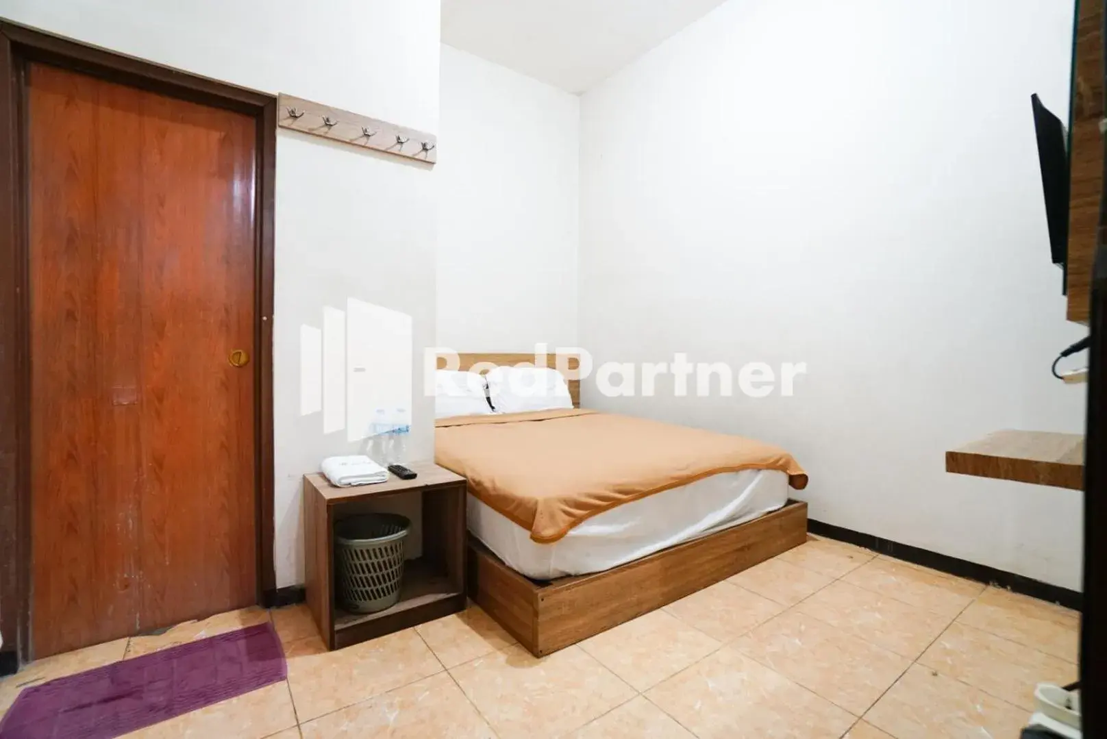 Bedroom, Bed in Bright Residence near ITC Mangga Dua Mitra RedDoorz Bedroom, Bed in Bright Residence near ITC Mangga Dua Mitra RedDoorz