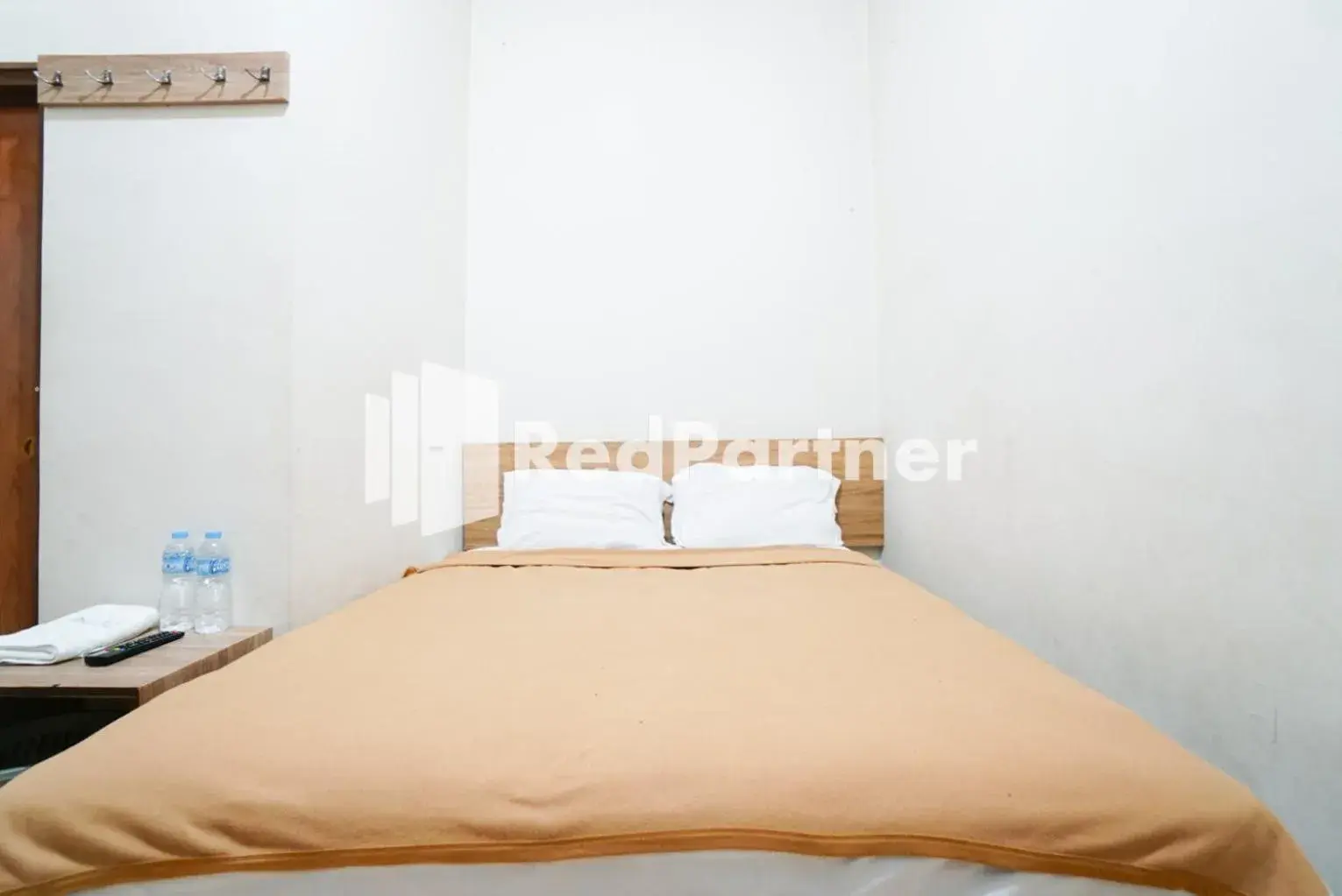 Bedroom, Bed in Bright Residence near ITC Mangga Dua Mitra RedDoorz Bedroom, Bed in Bright Residence near ITC Mangga Dua Mitra RedDoorz