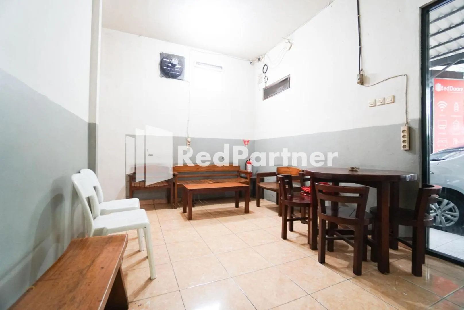 Seating area in Bright Residence near ITC Mangga Dua Mitra RedDoorz