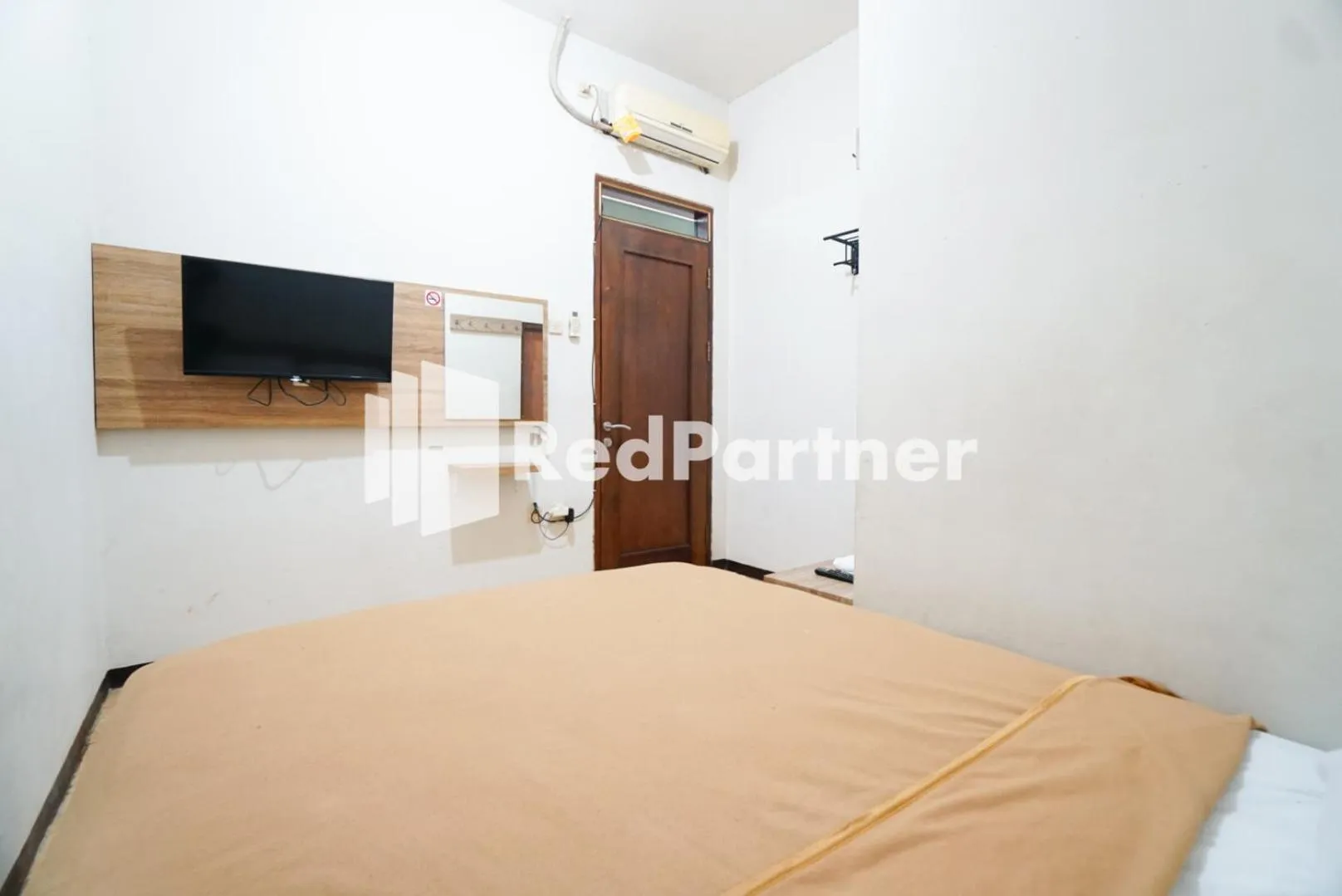 Bedroom, Bed in Bright Residence near ITC Mangga Dua Mitra RedDoorz