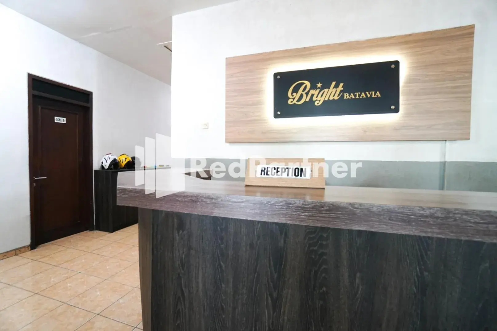 Lobby or reception in Bright Residence near ITC Mangga Dua Mitra RedDoorz Lobby or reception in Bright Residence near ITC Mangga Dua Mitra RedDoorz