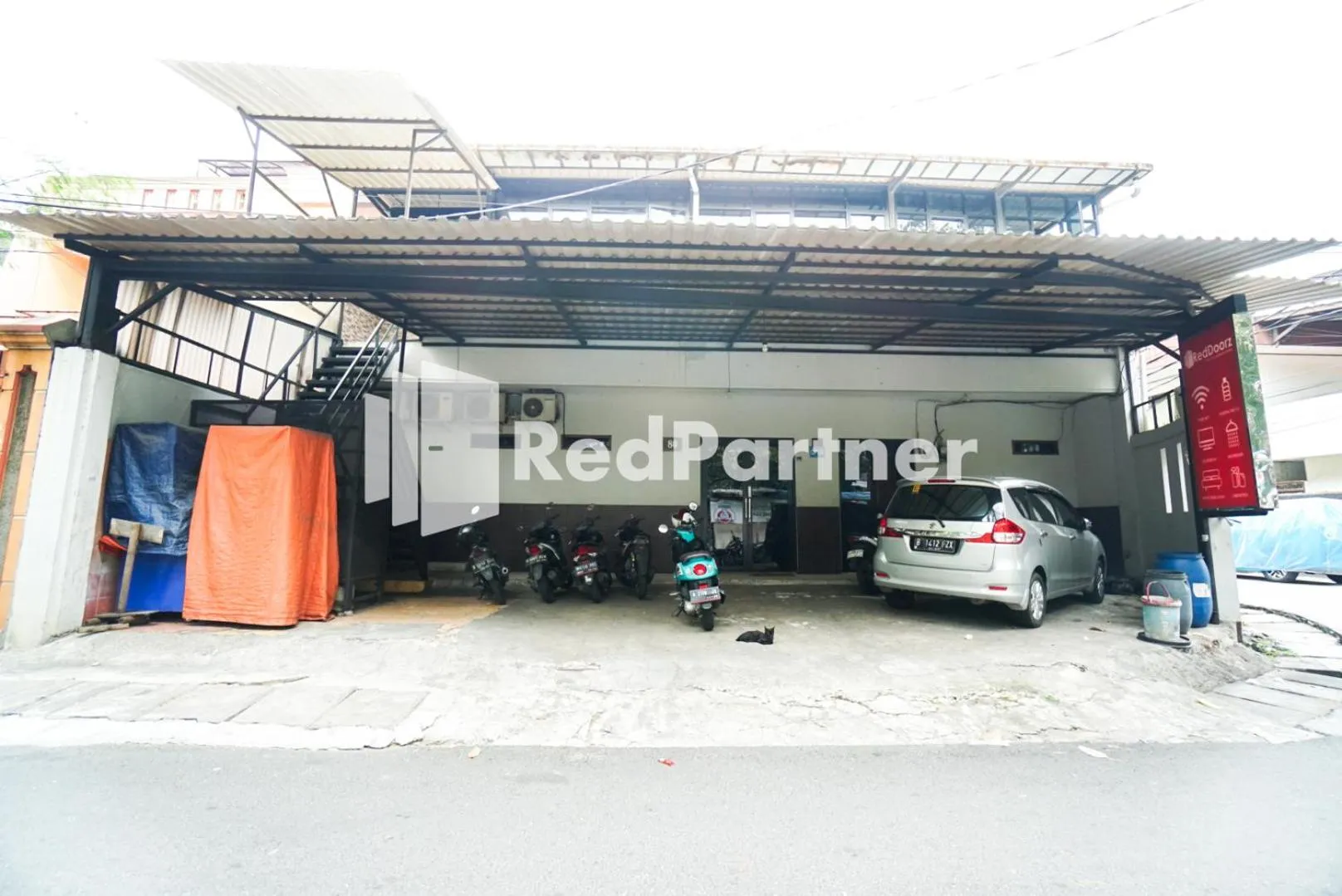Parking in Bright Residence near ITC Mangga Dua Mitra RedDoorz