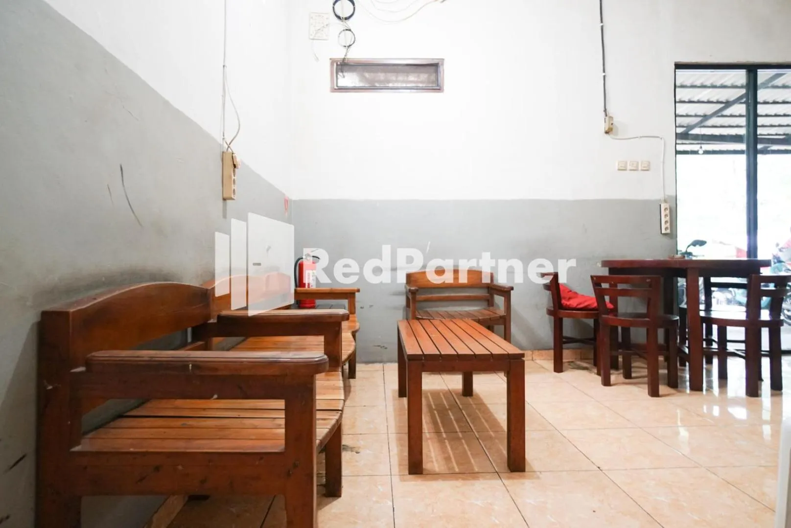 Seating area in Bright Residence near ITC Mangga Dua Mitra RedDoorz