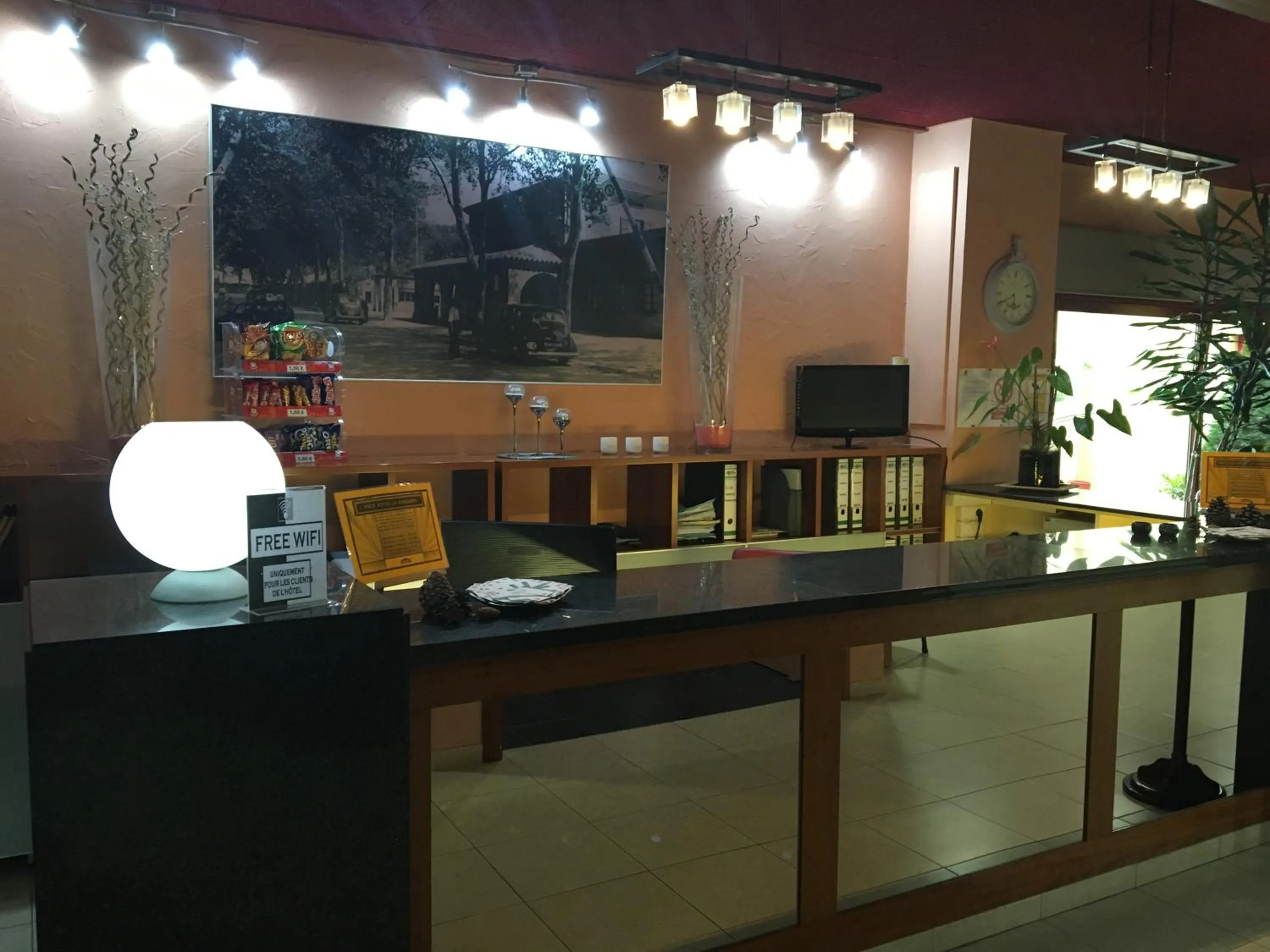 Lobby or reception in Hotel Jonquera