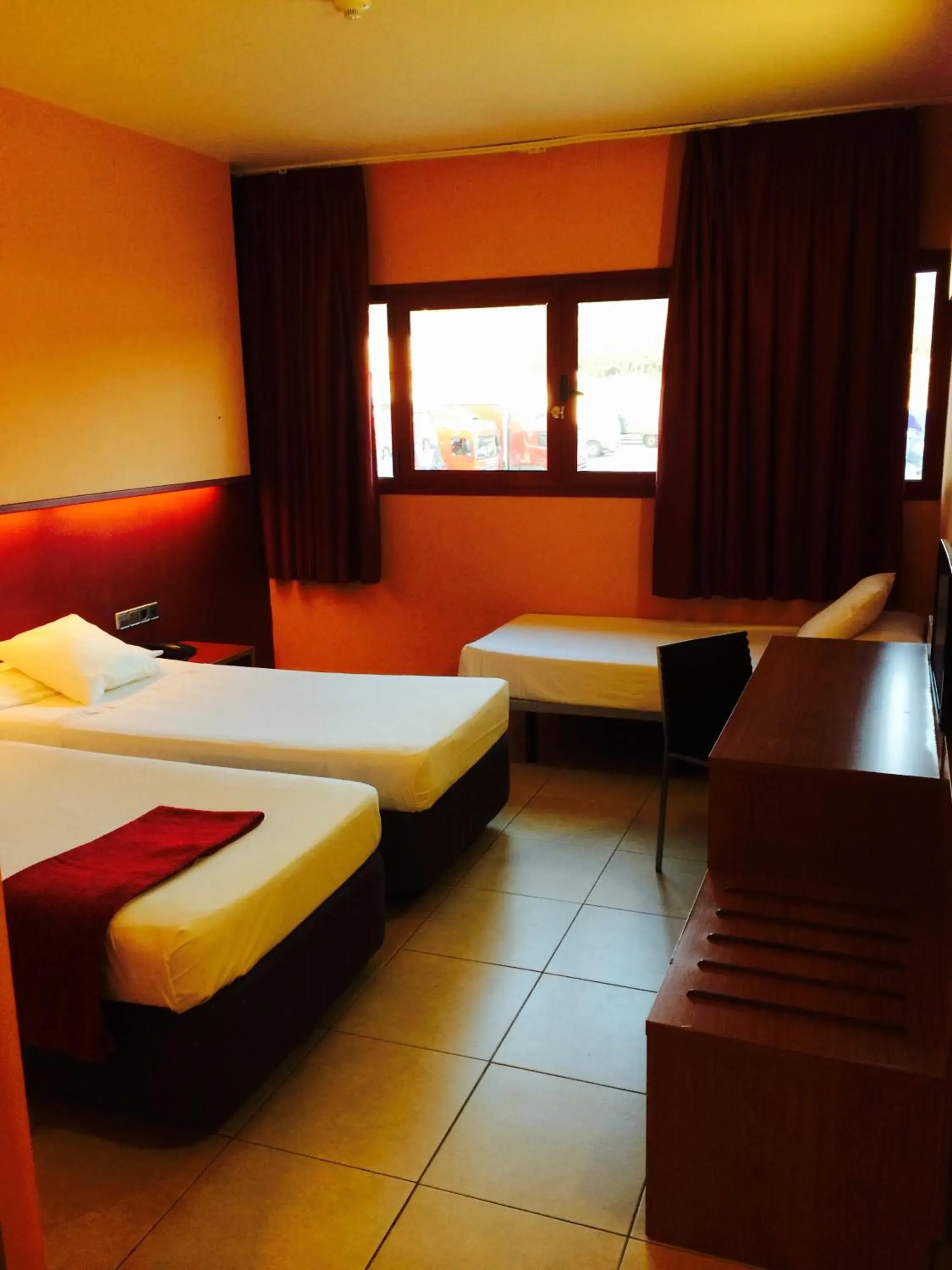 Day, Bed in Hotel Jonquera Day, Bed in Hotel Jonquera