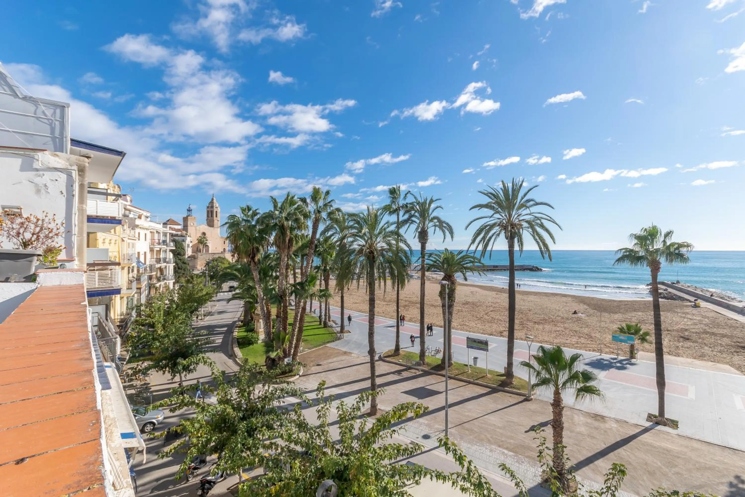 Nearby landmark in Vistamar 2: Primera línea de mar con gran terraza