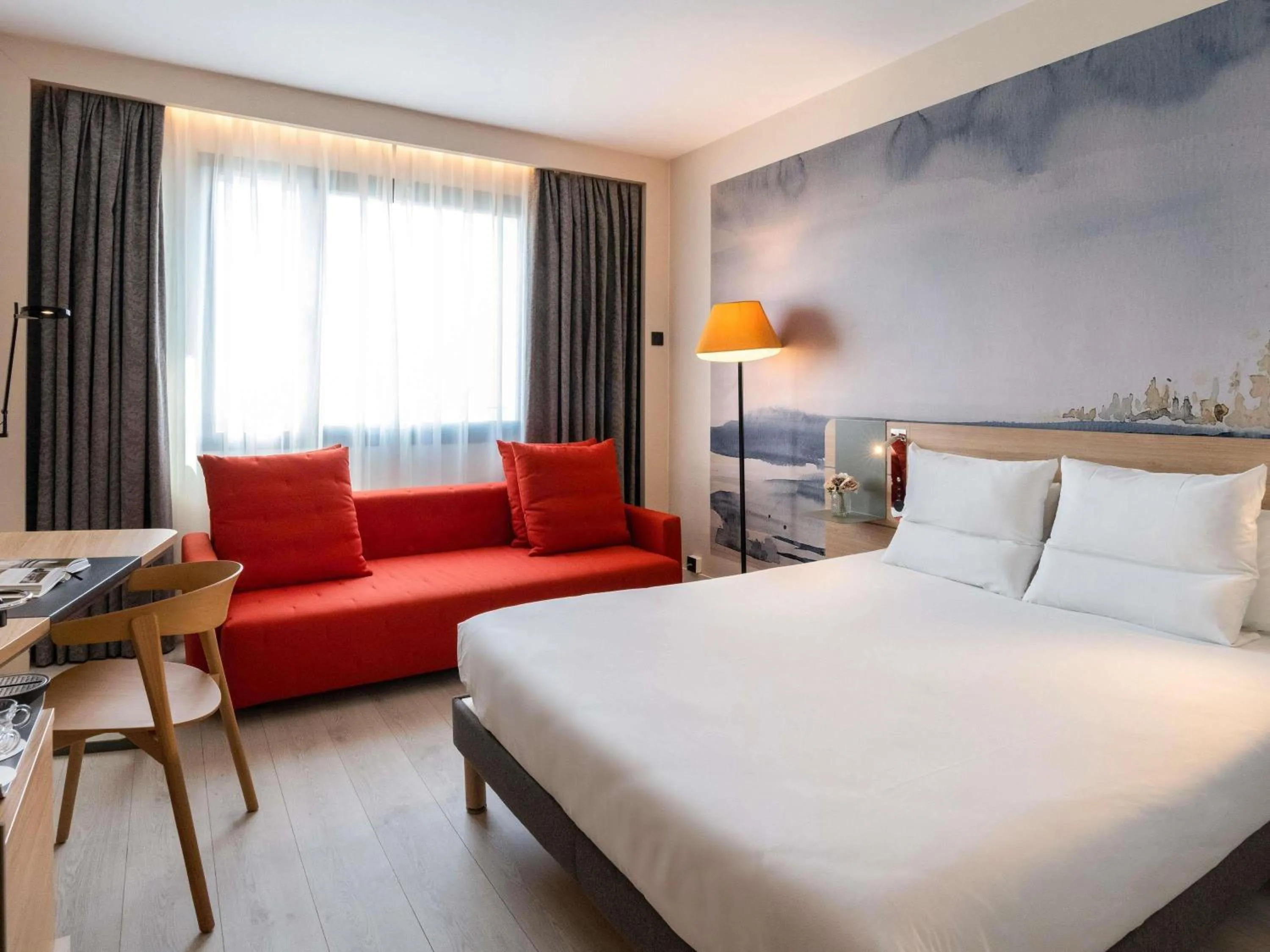 Property building, Bed in Novotel Madrid City Las Ventas
