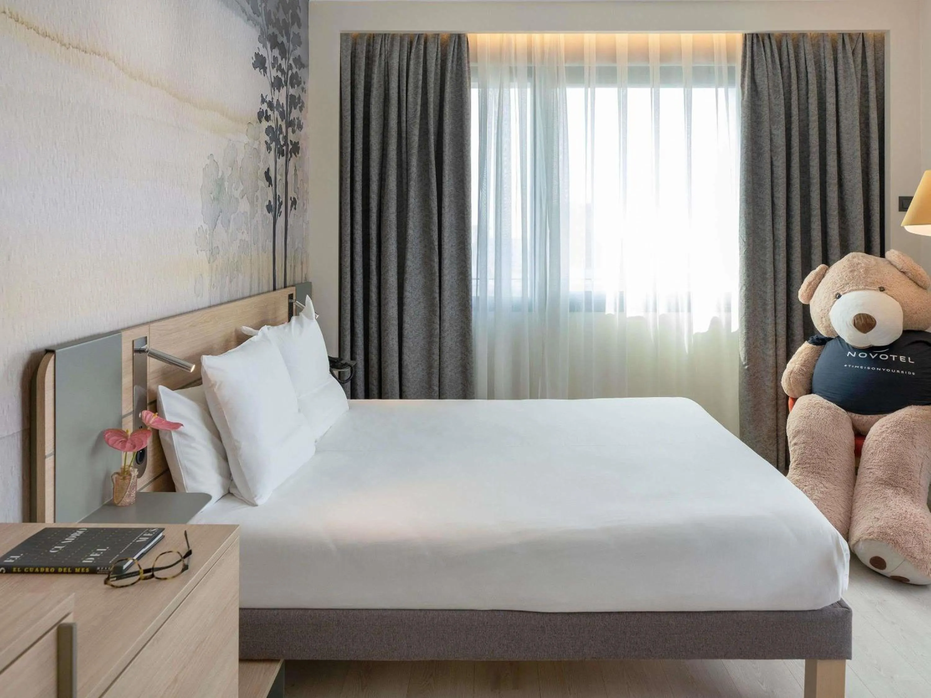 Bedroom, Bed in Novotel Madrid City Las Ventas