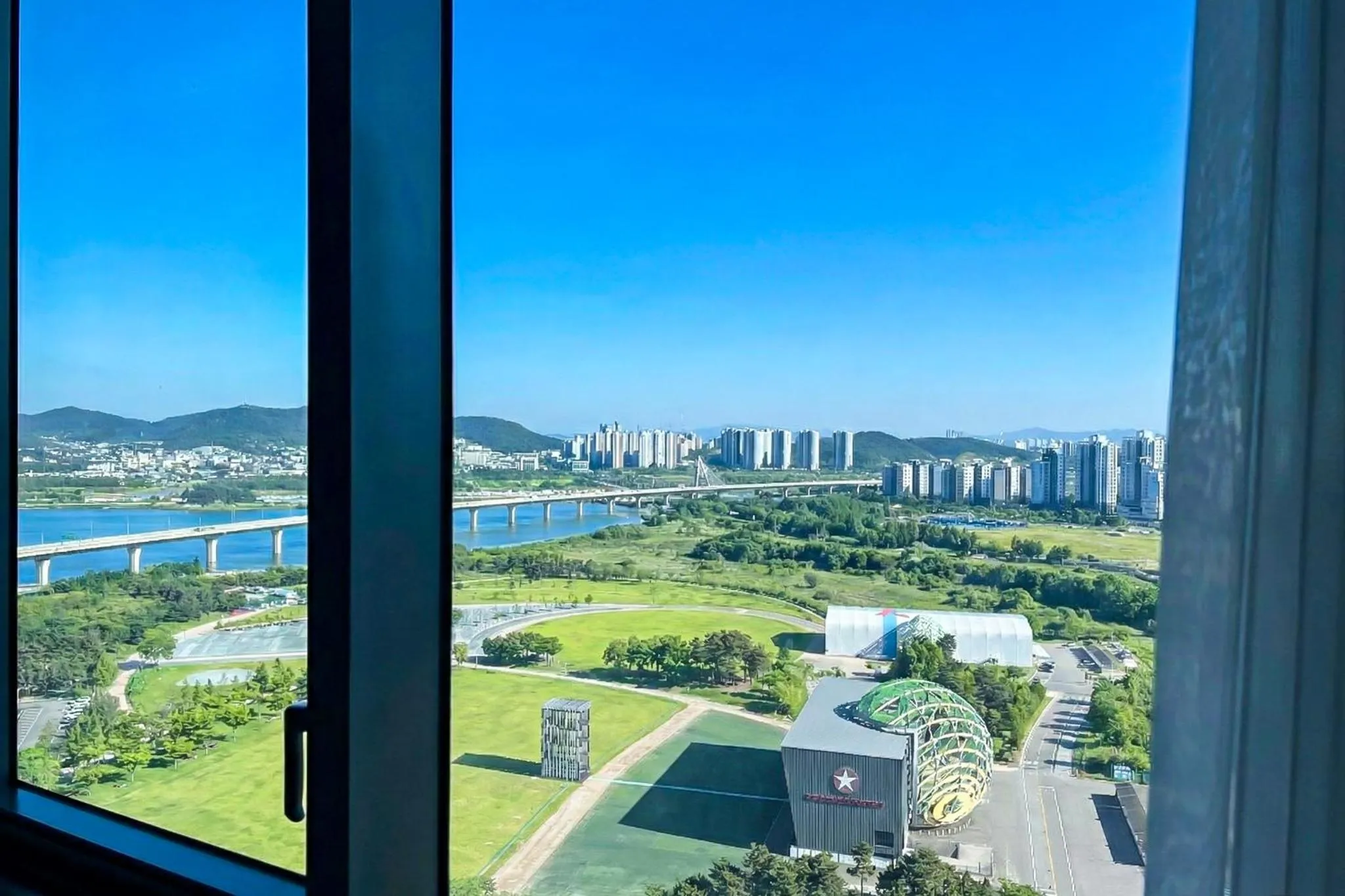 UH FLAT The SONGDO
