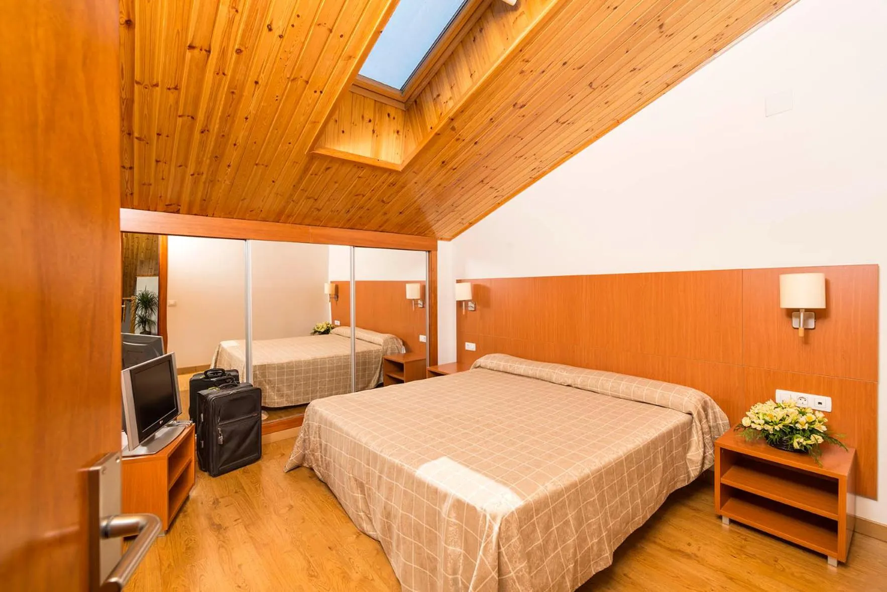 Bedroom, Bed in Guitart La Molina Aparthotel & Spa