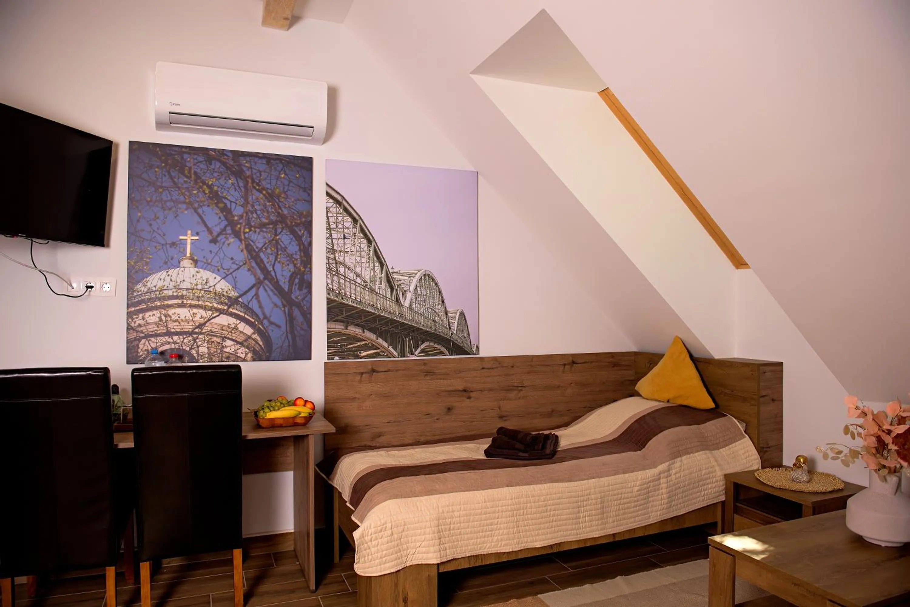 Economy Twin Room - single occupancy in eHostel Esztergom