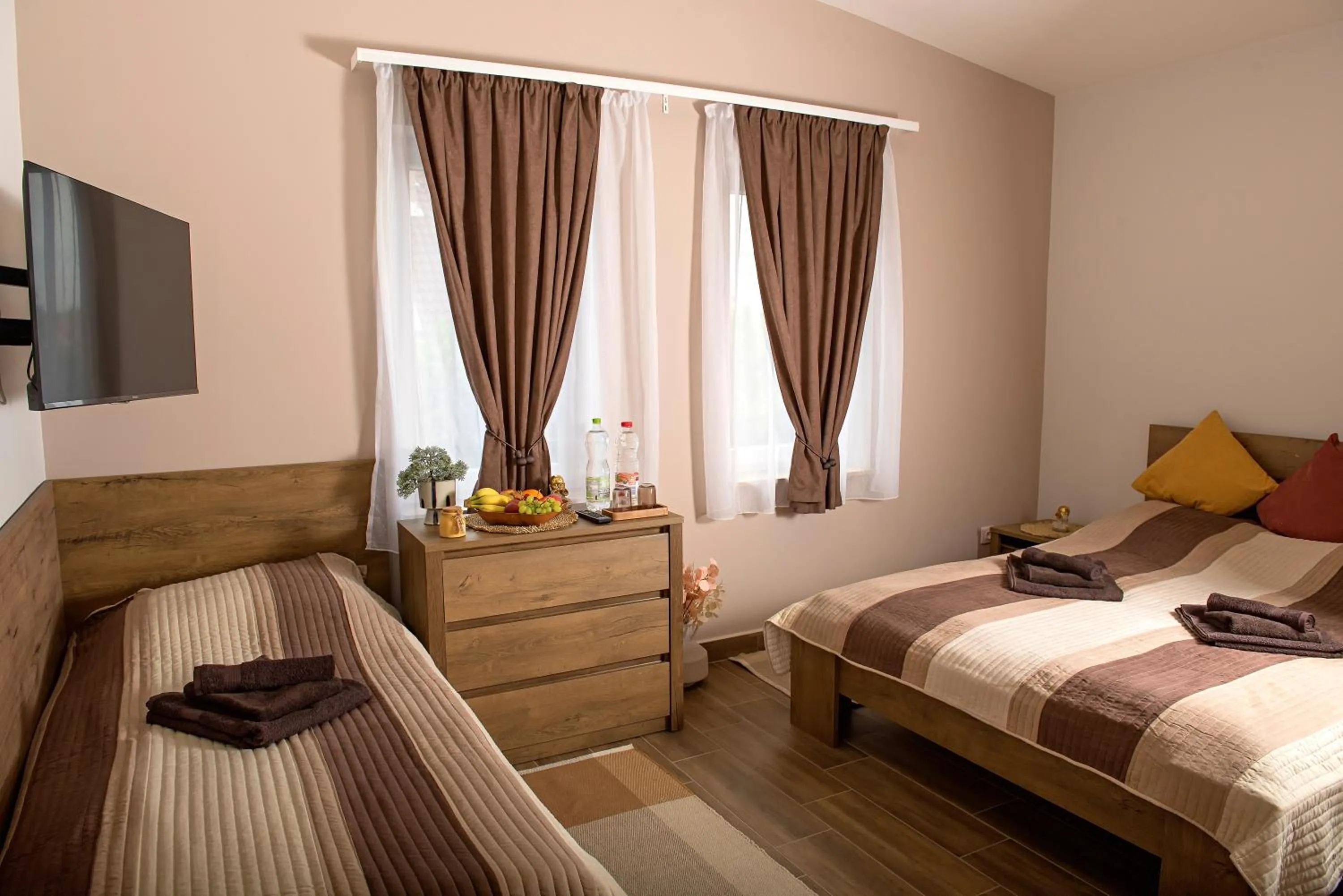 Two-Bedroom Apartment - single occupancy in eHostel Esztergom