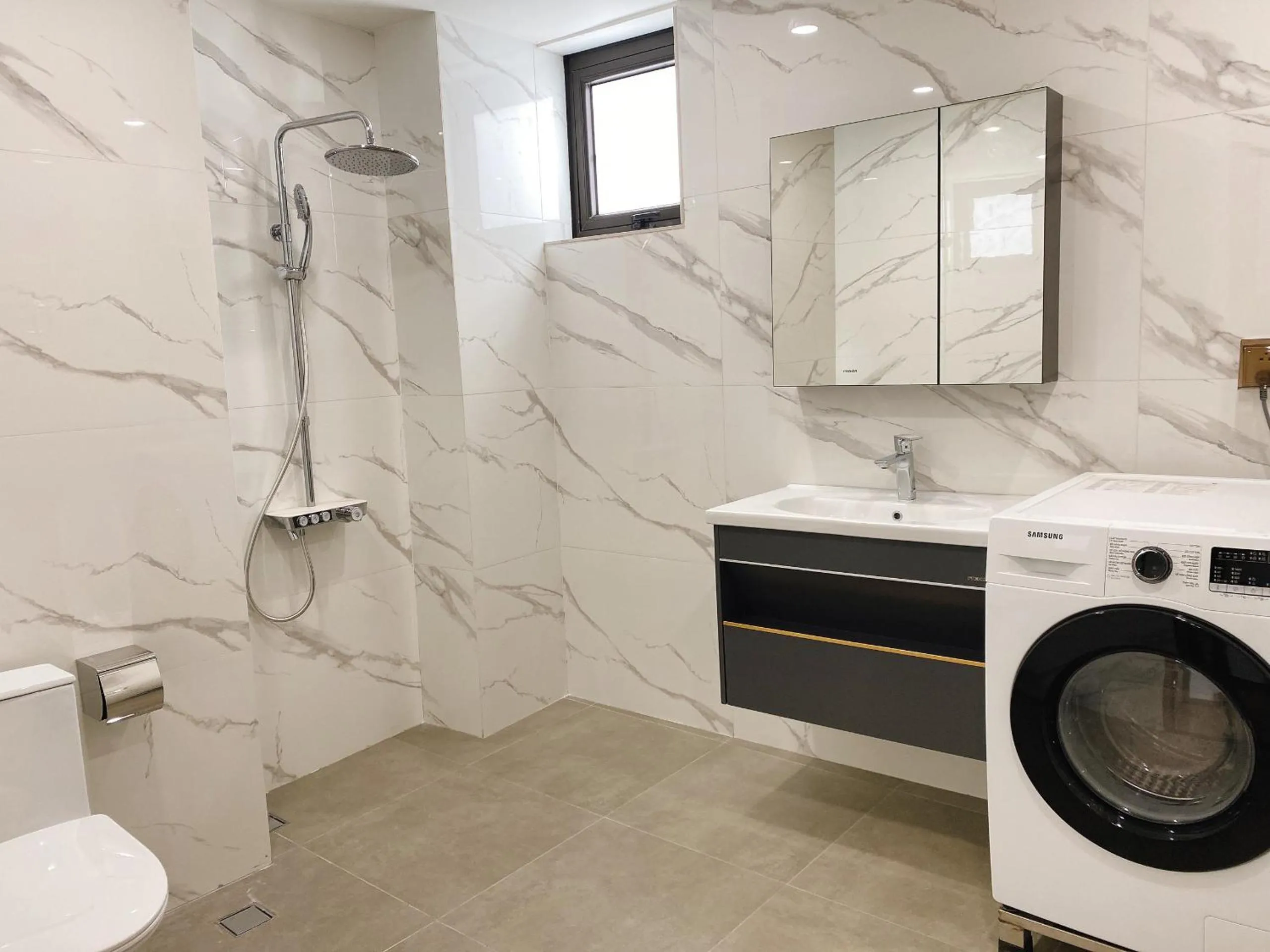 Shower in PH Hotel & Apartment