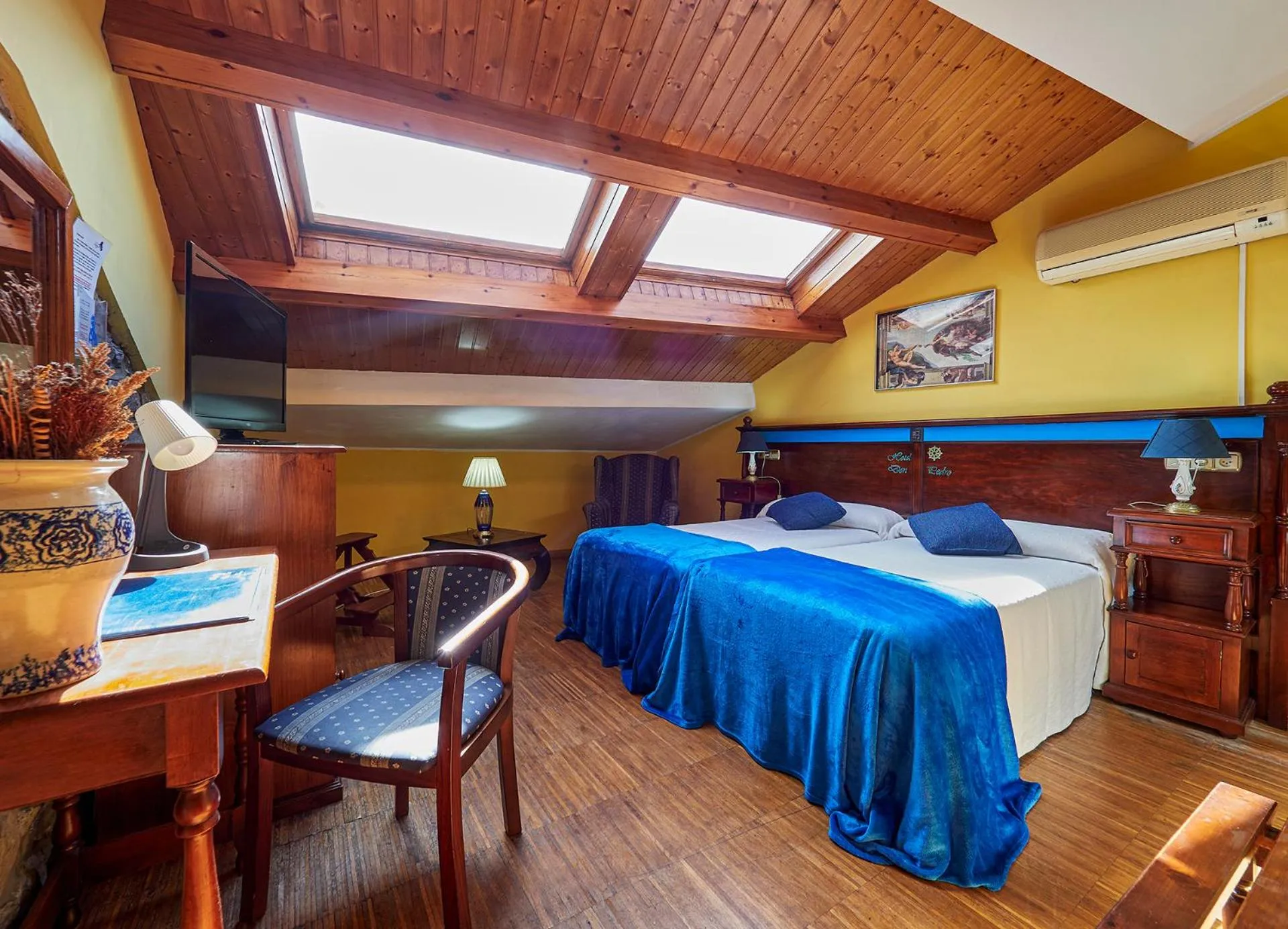 Photo of the whole room, Bed in Don Pedro