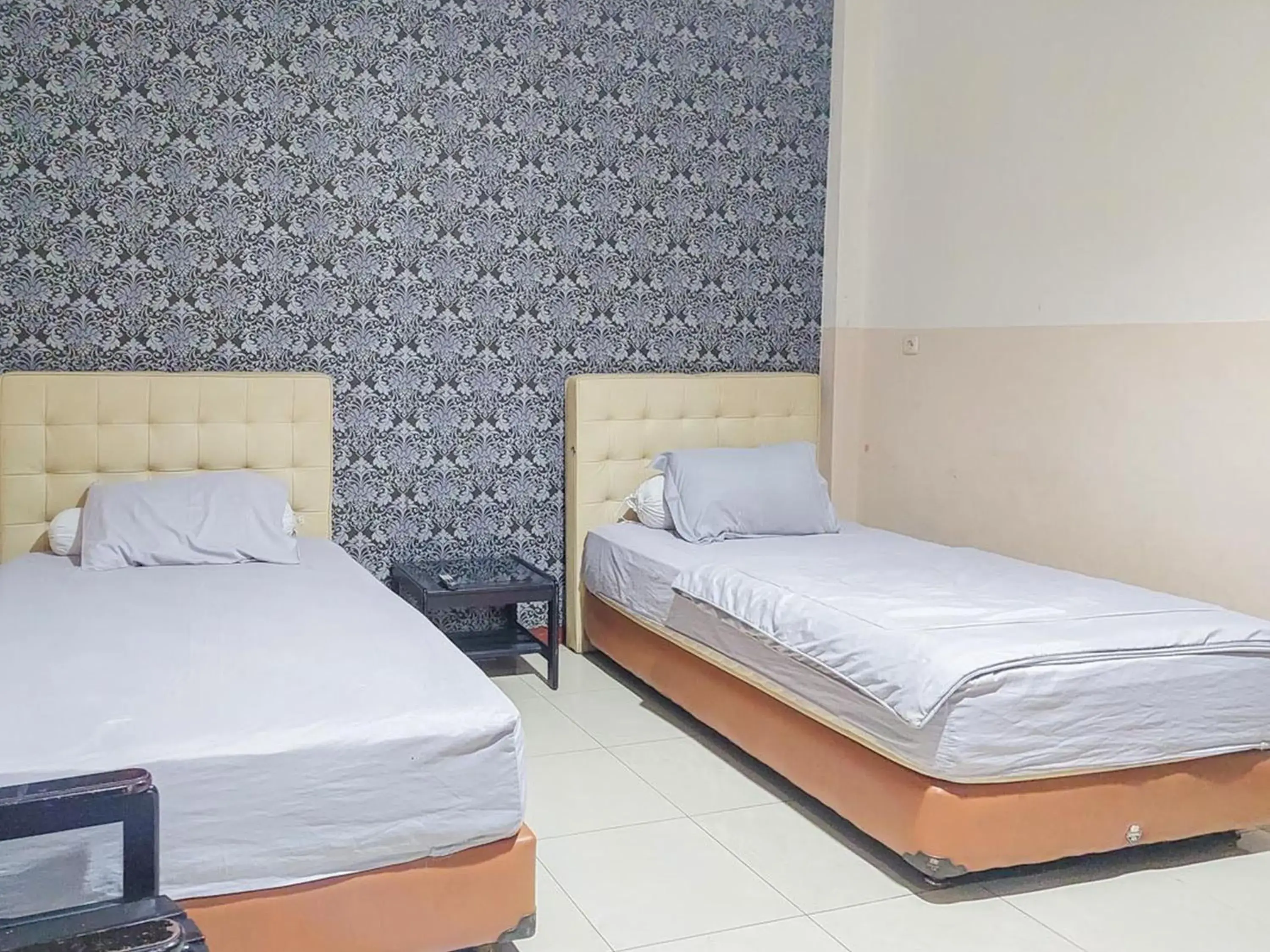 Twin Room in Hotel Halmahera Palangkaraya Mitra RedDoorz Twin Room in Hotel Halmahera Palangkaraya Mitra RedDoorz