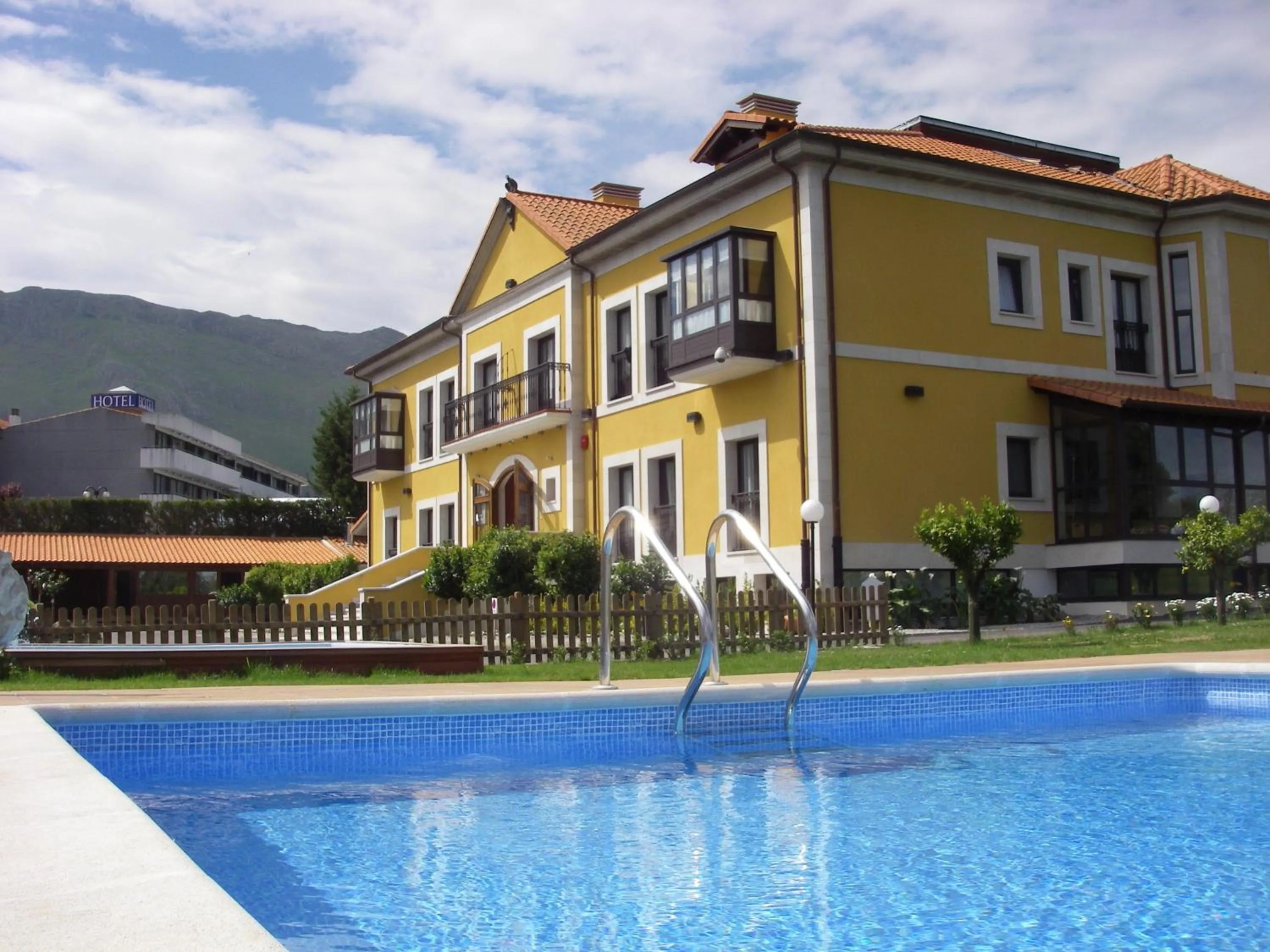 Swimming pool in Hotel Finca La Mansión