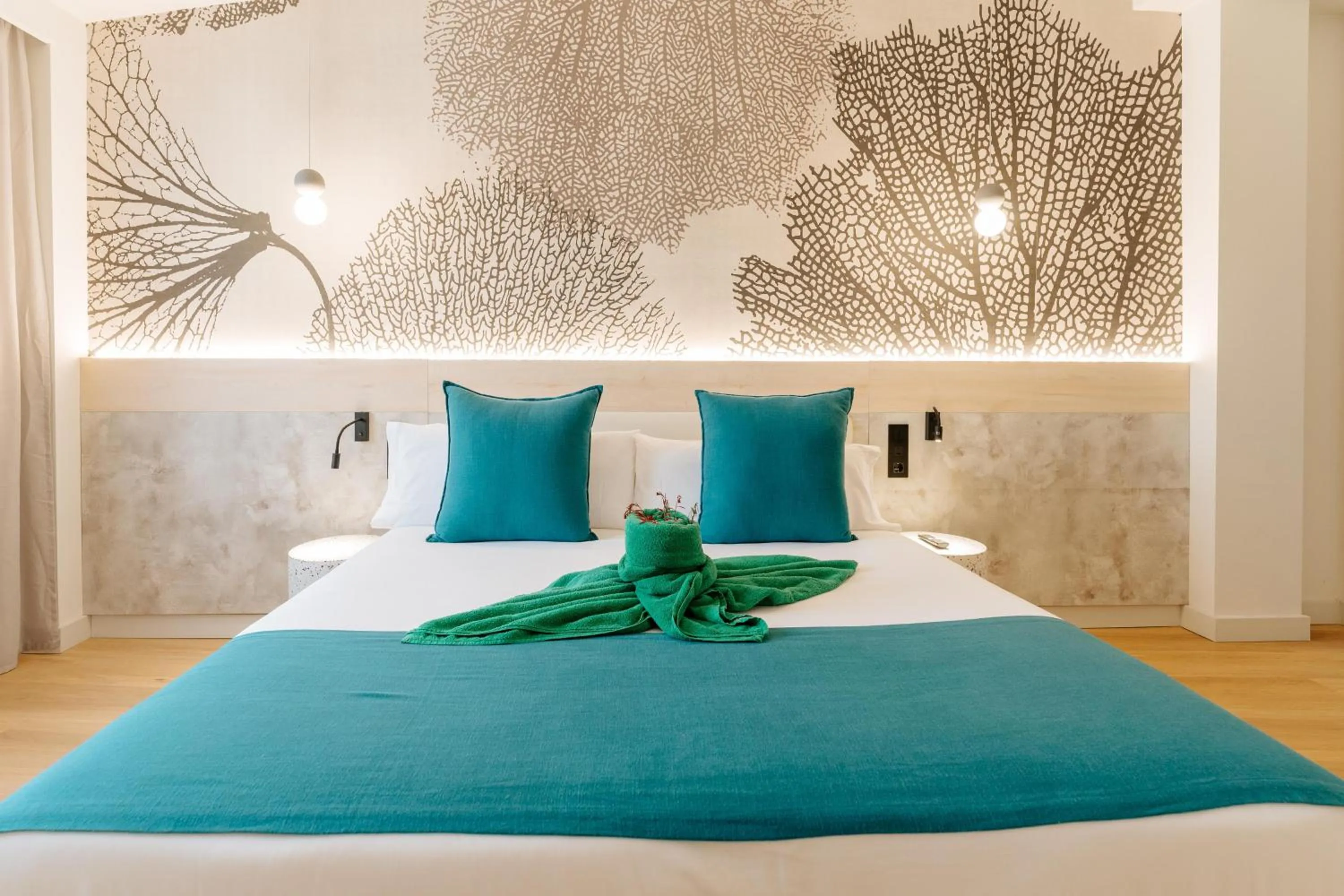 Photo of the whole room, Bed in R2 HIGOS BEACH