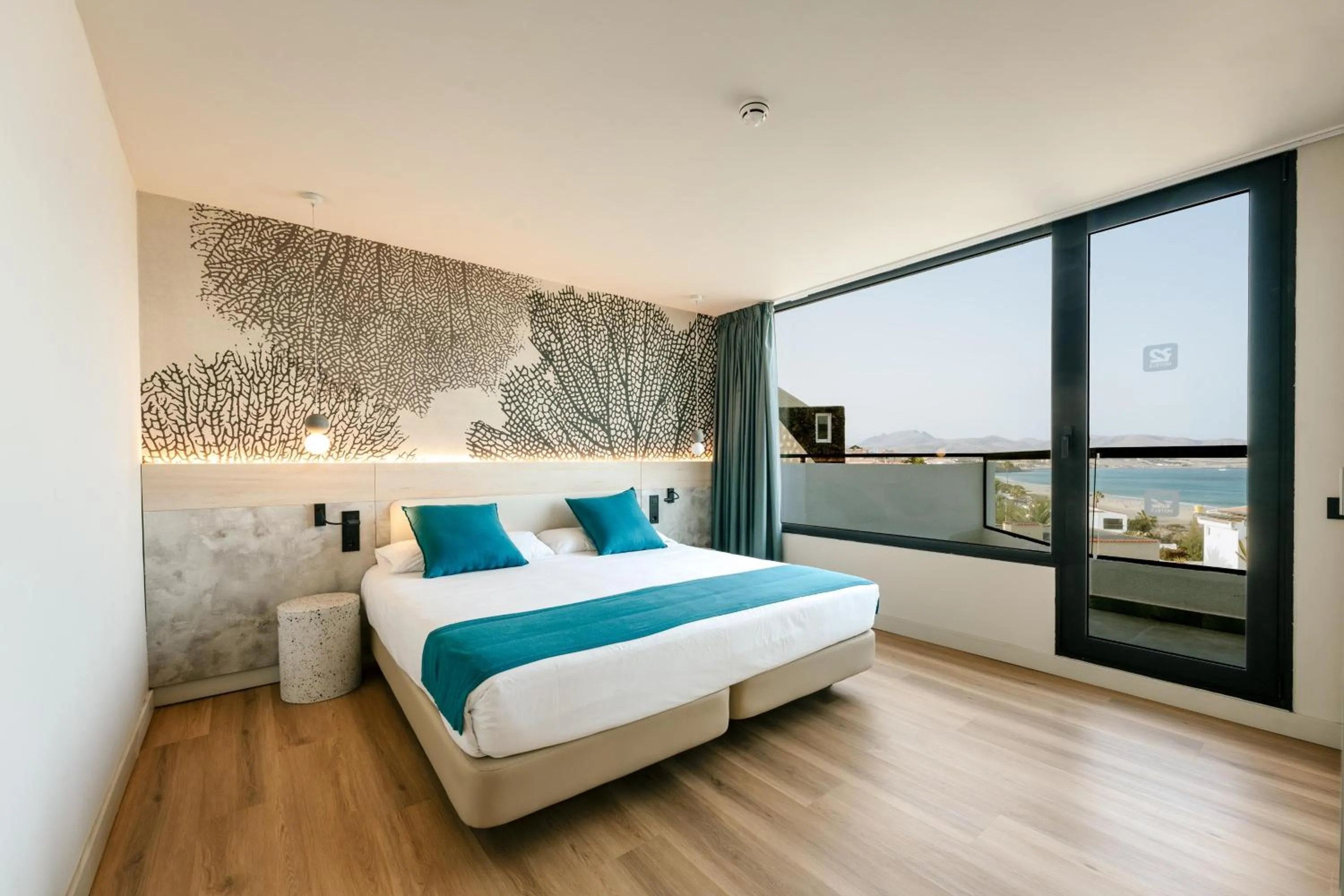 Photo of the whole room, Bed in R2 HIGOS BEACH