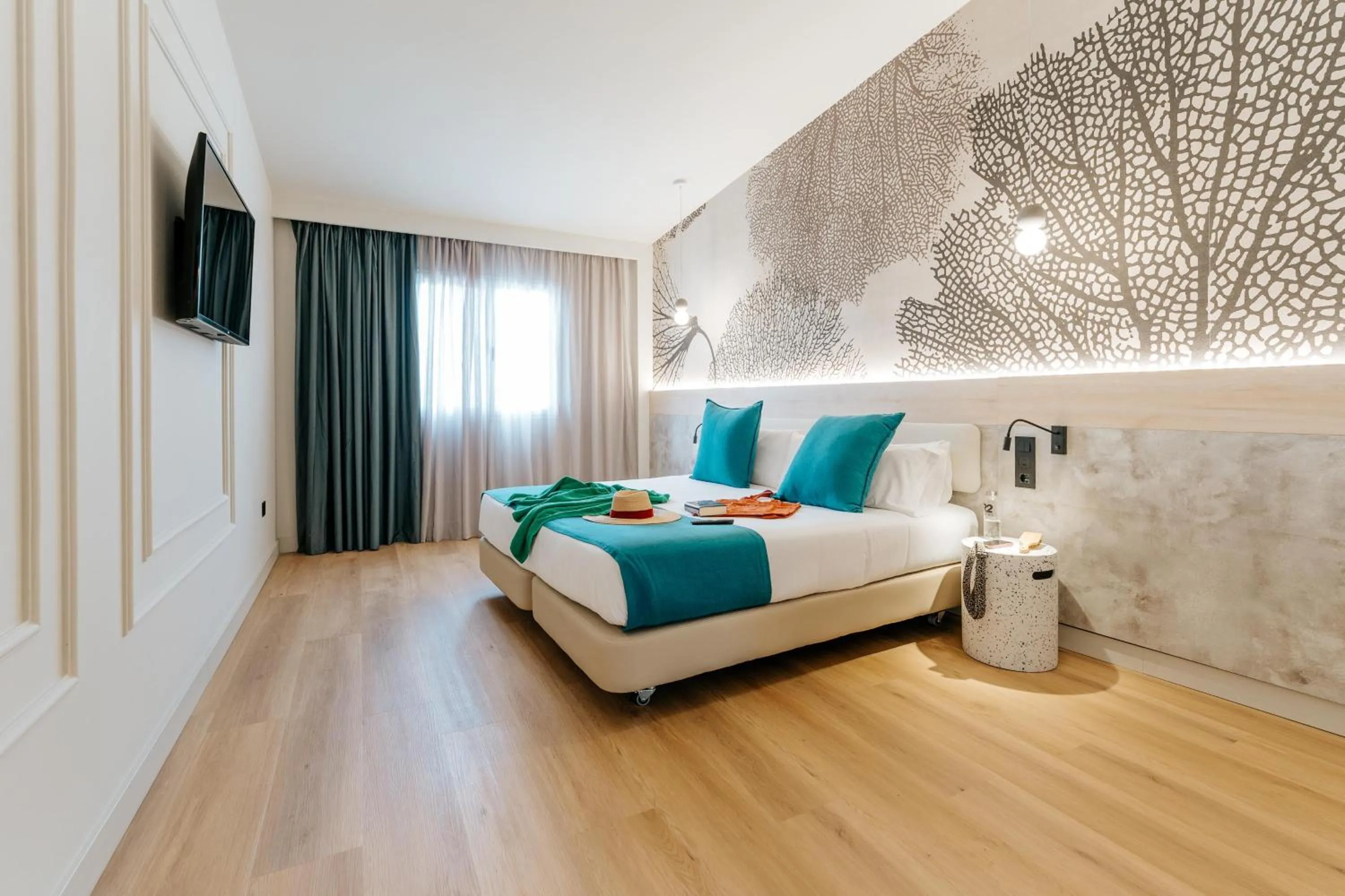 Photo of the whole room, Bed in R2 HIGOS BEACH