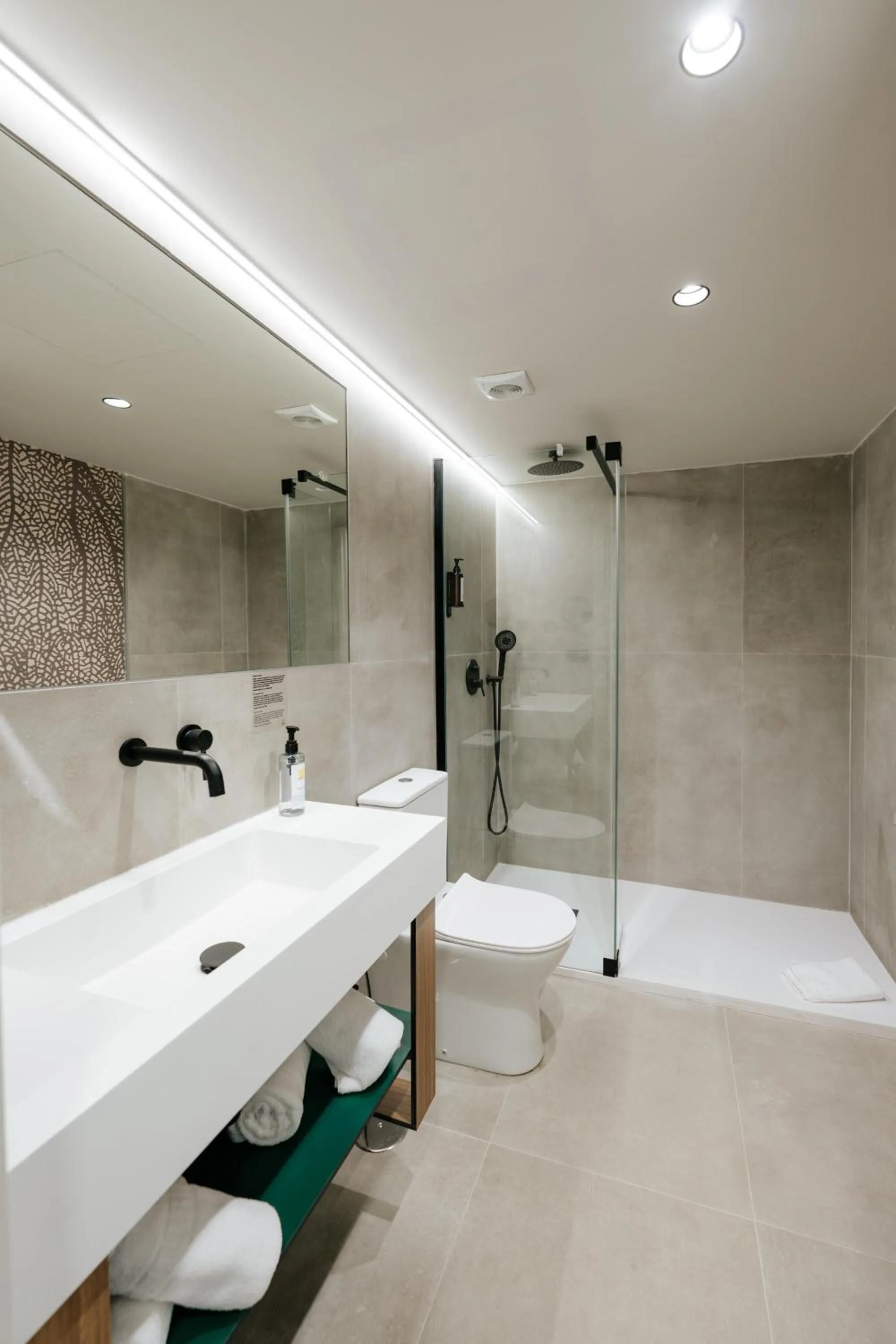 Shower in R2 HIGOS BEACH