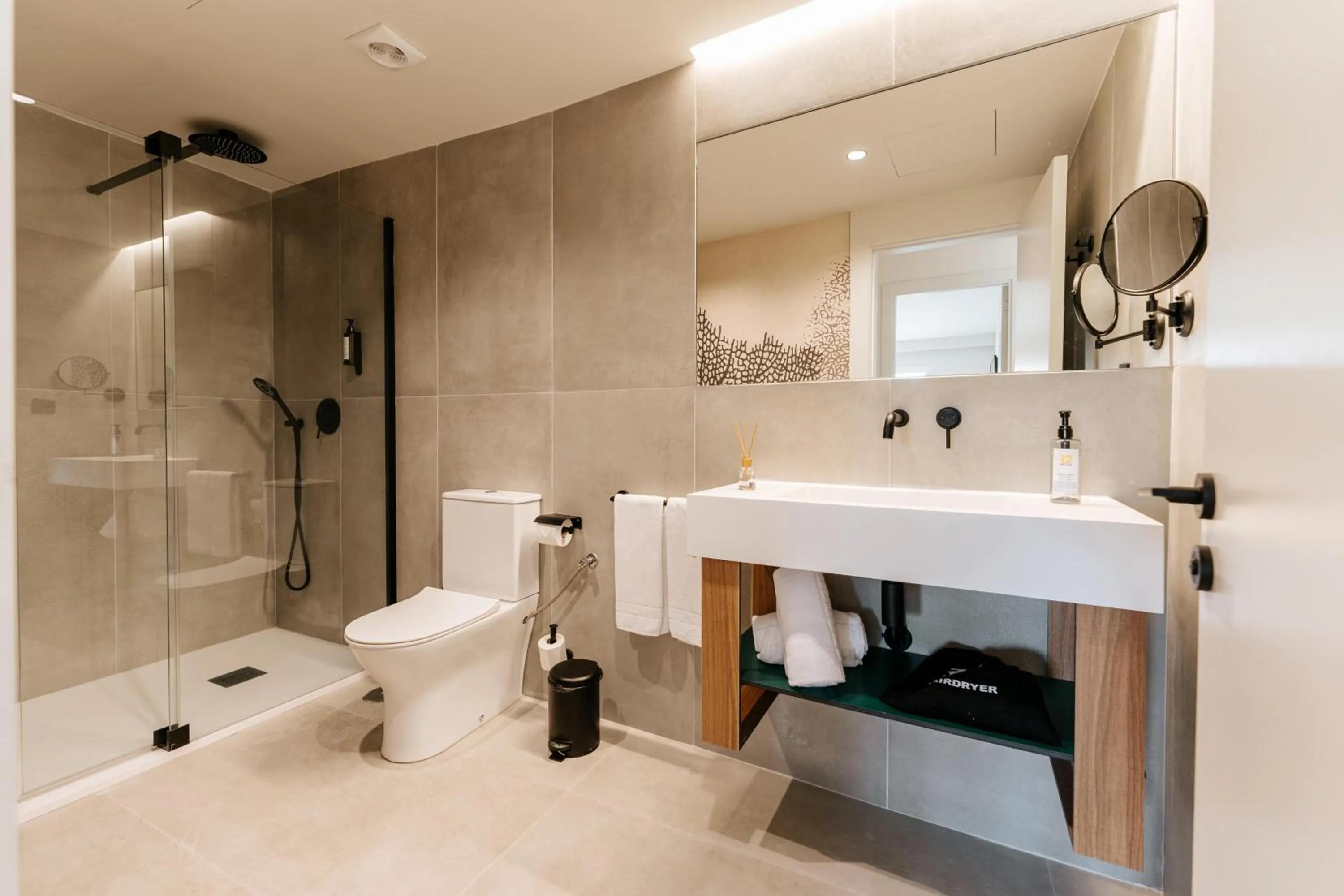 Shower in R2 HIGOS BEACH