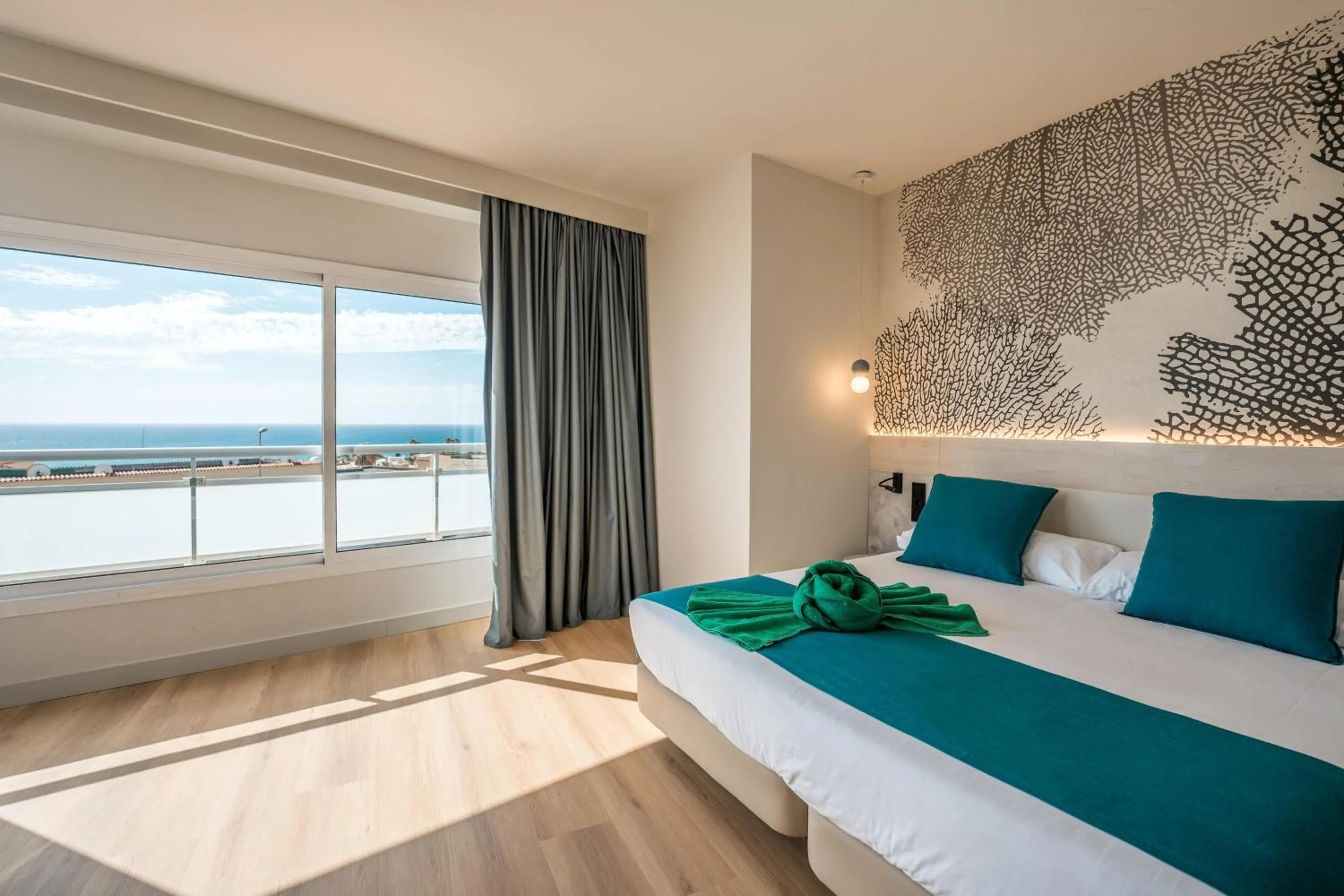 Photo of the whole room, Bed in R2 HIGOS BEACH