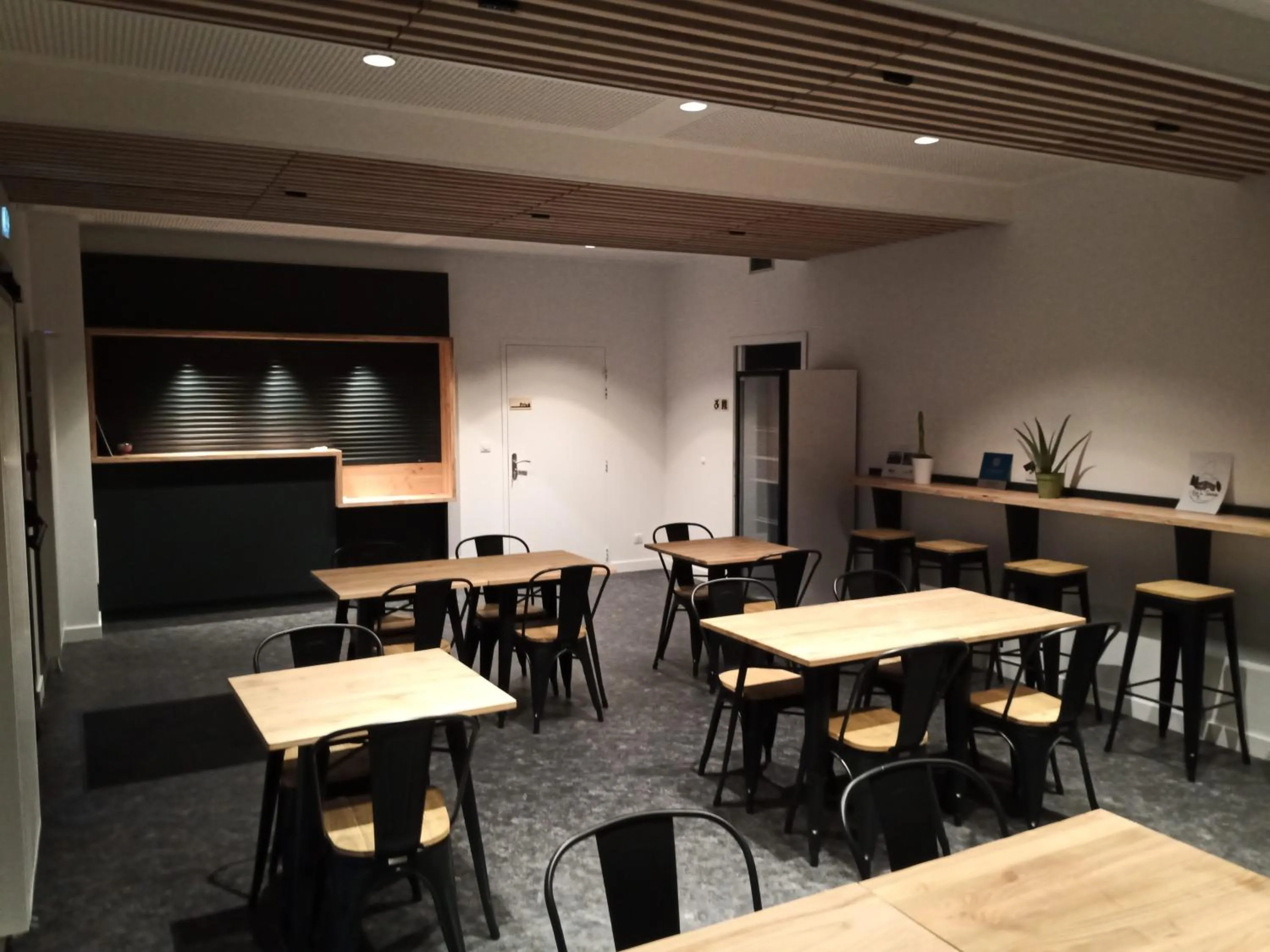 Lounge or bar in L'Orée des Sources