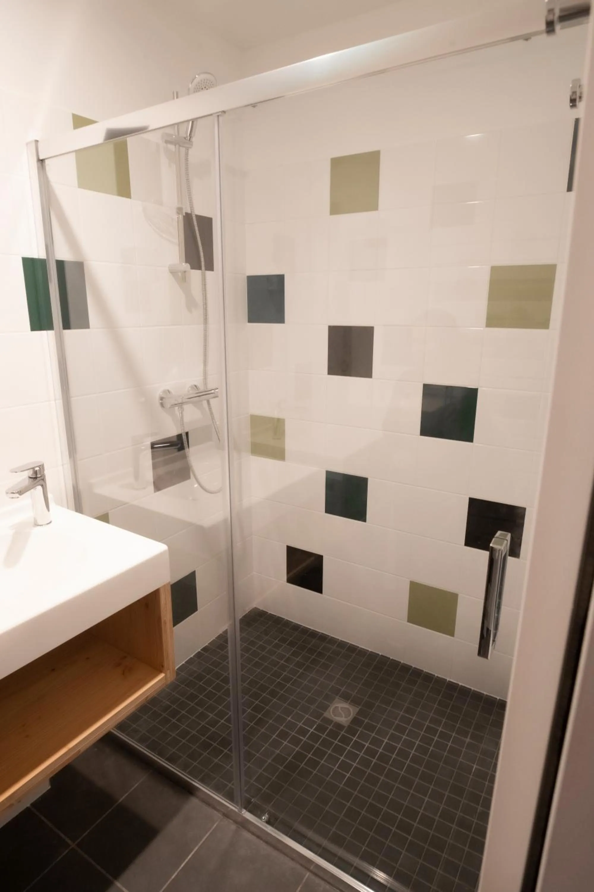 Shower in L'Orée des Sources