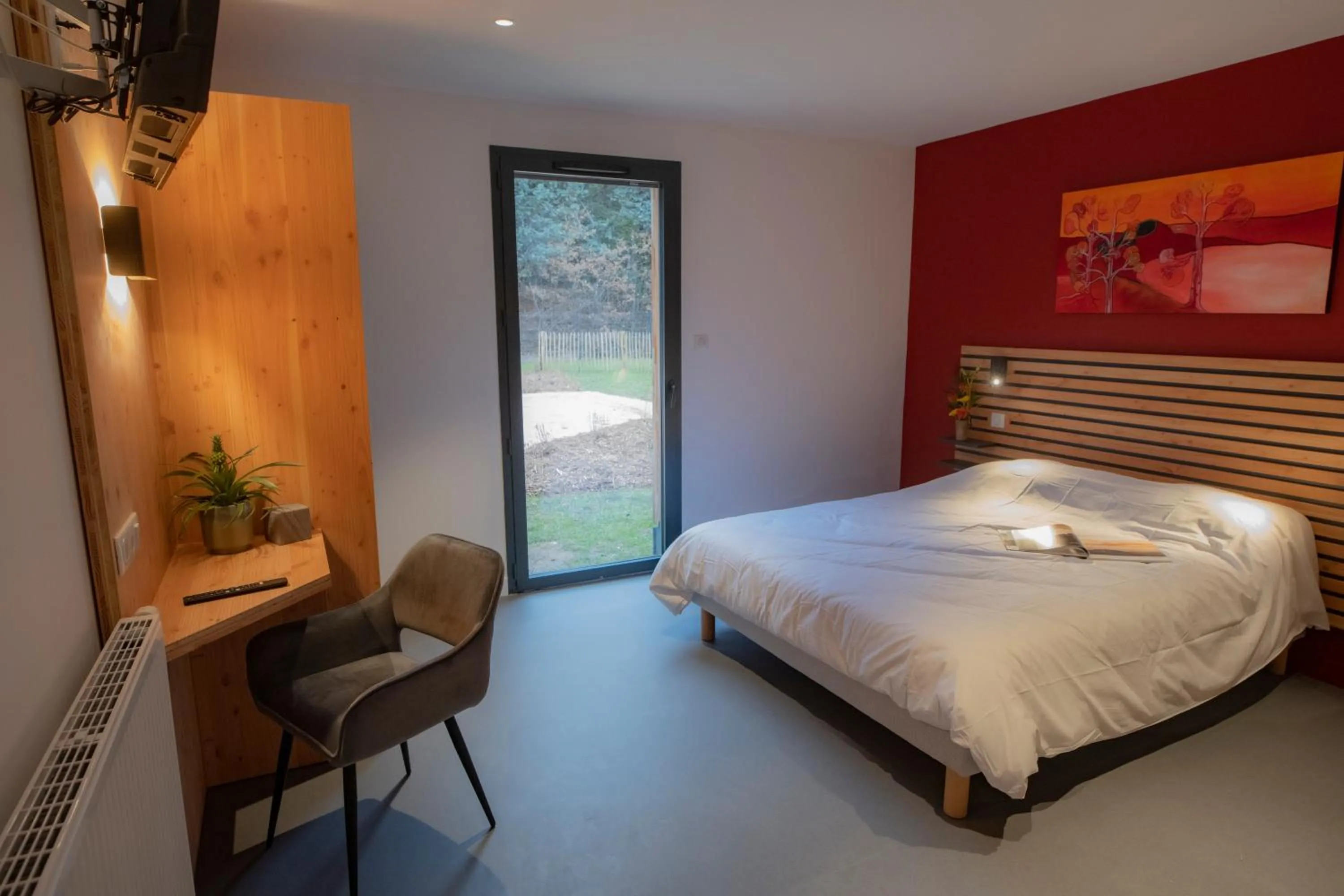 Photo of the whole room, Bed in L'Orée des Sources